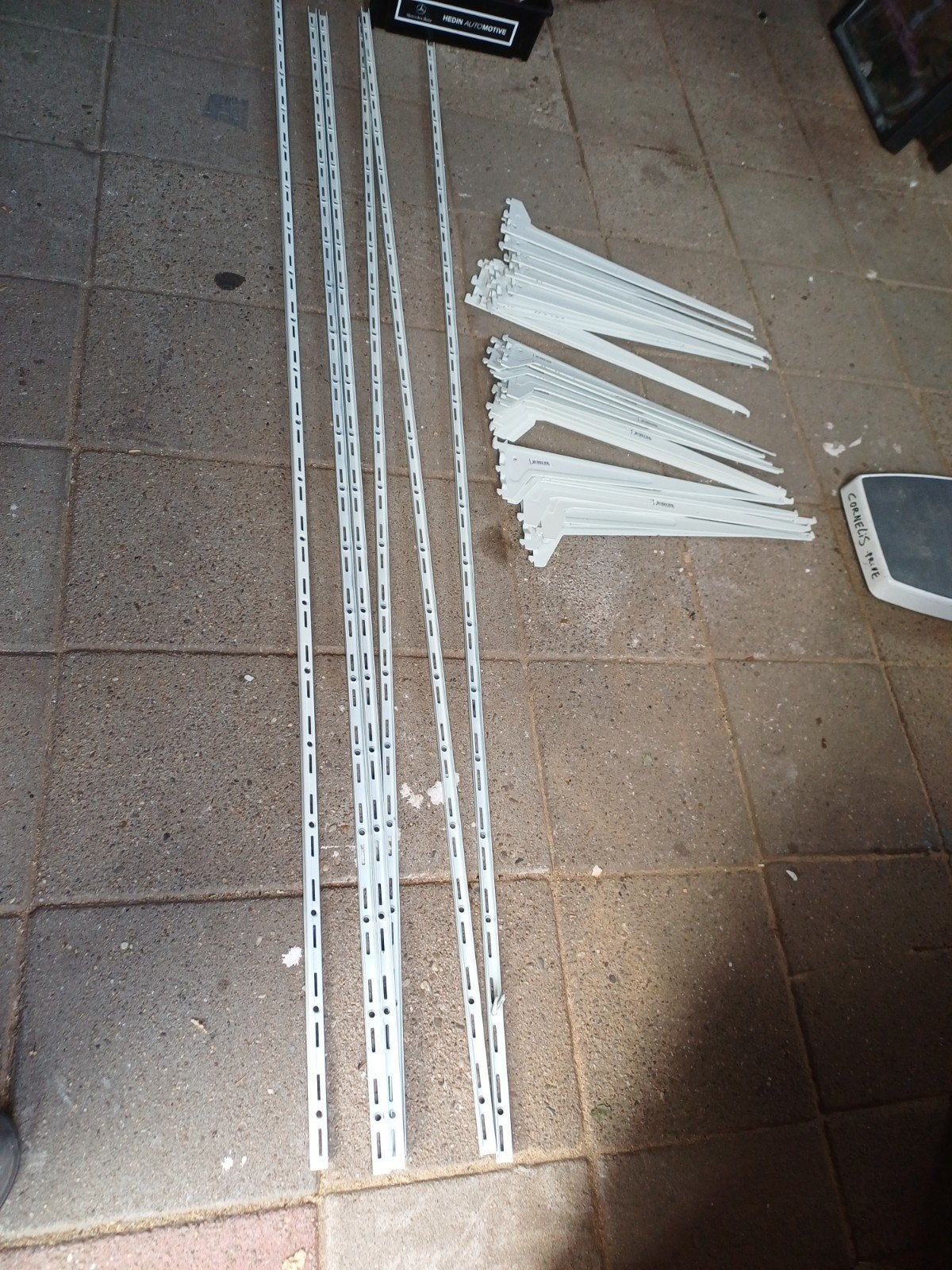 Wandrails en schapdragers 50cm breed, 6 rails, 27 dragers, Ophalen, Gebruikt
