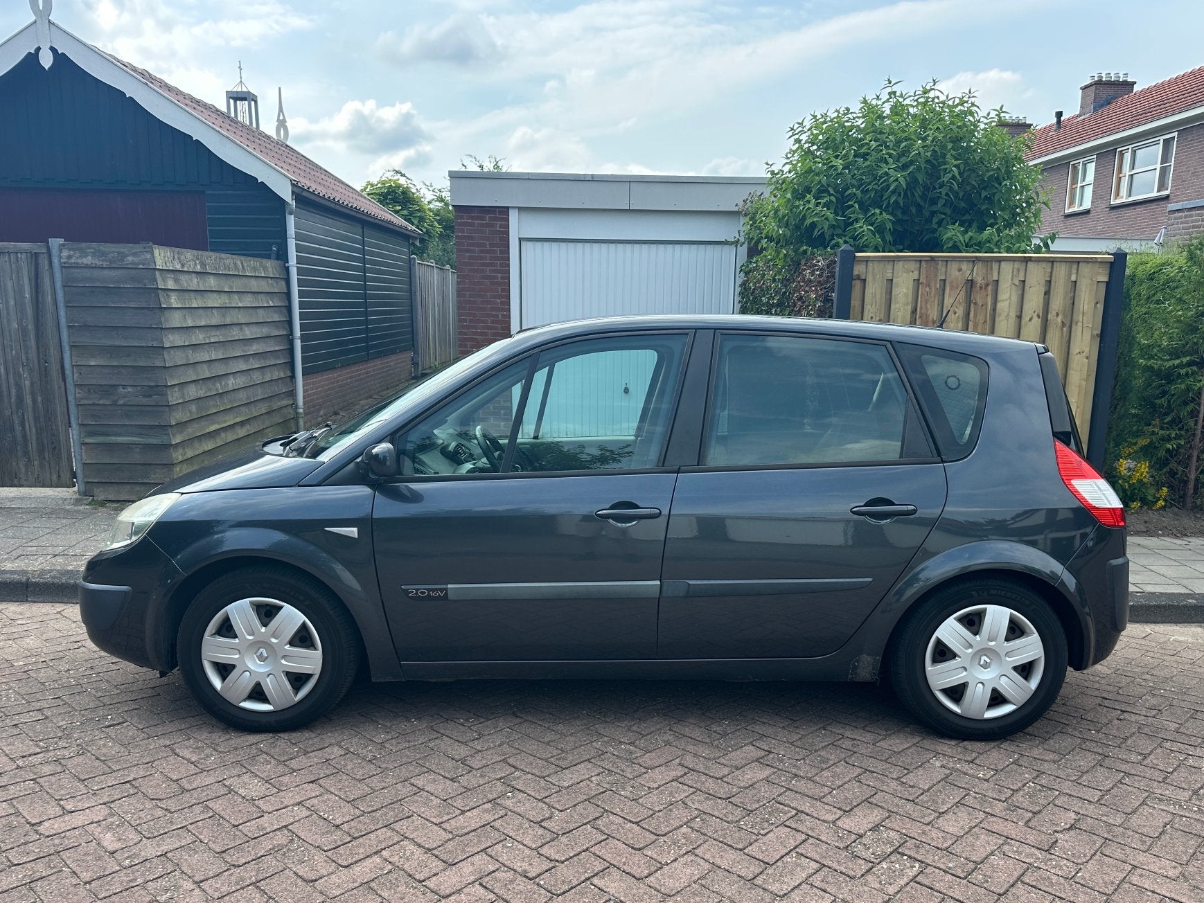 LPG Renault Megane Scénic II 2.0 | Nieuwe banden, Auto's, Renault, 1998 cc, 4 cilinders, Origineel Nederlands, 75 €/maand