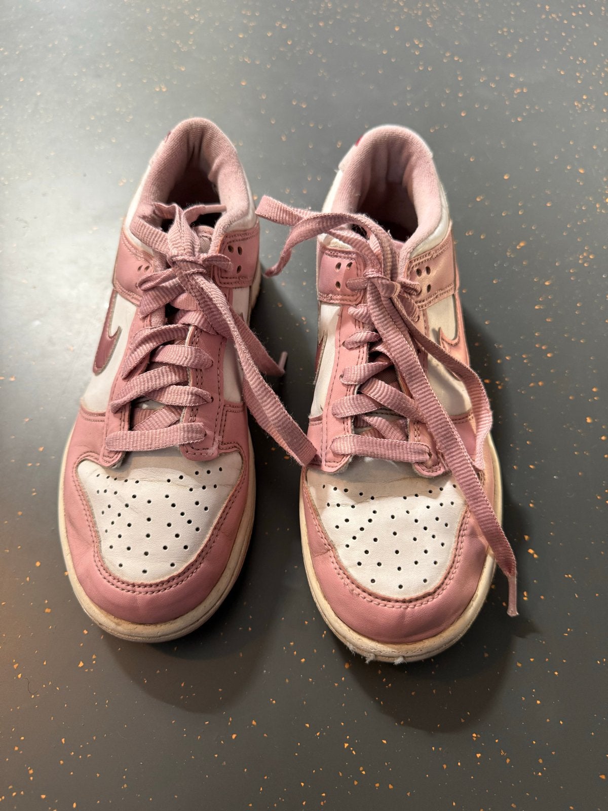 Nike schoentjes maat 36 - Roze/Wit, Ophalen of Verzenden, Gedragen, Roze, Sneakers of Gympen