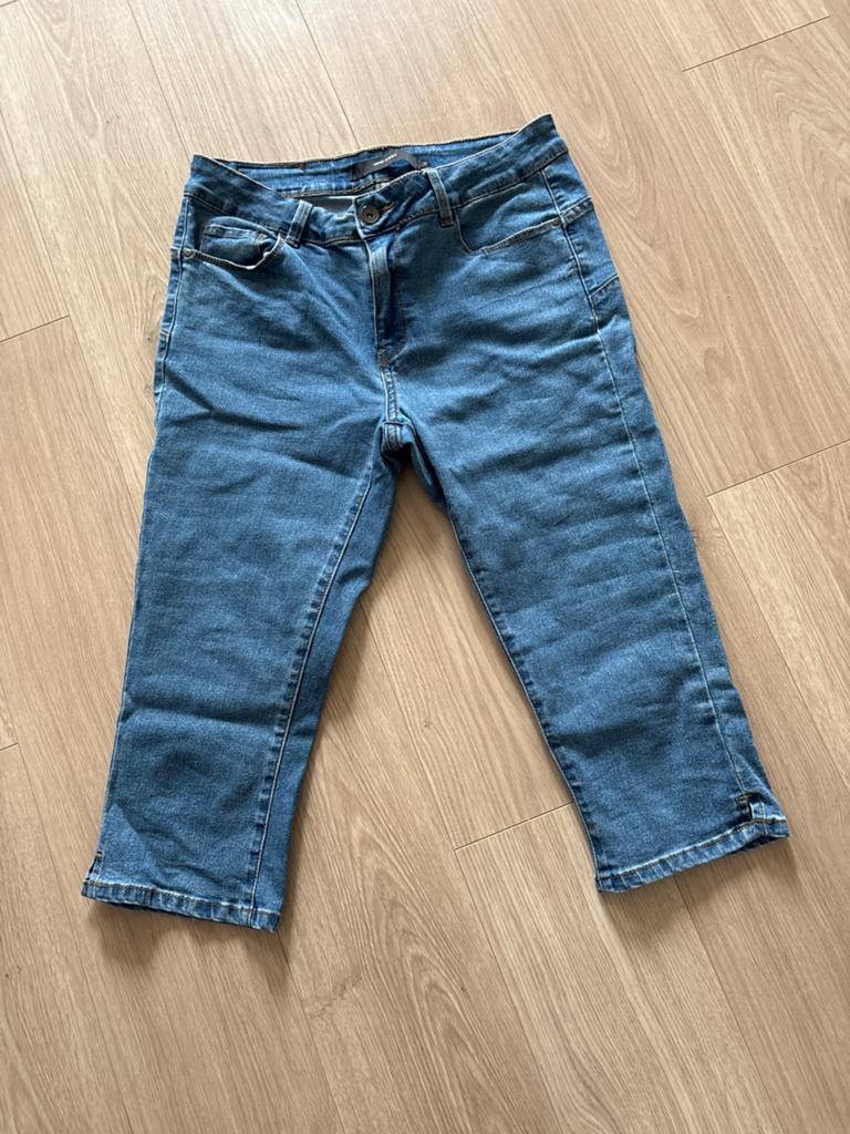 Vero Moda Capri Jeans - Blauw - Maat Medium W29, Ophalen of Verzenden, Zo goed als nieuw, Blauw, W28 - W29 (confectie 36)