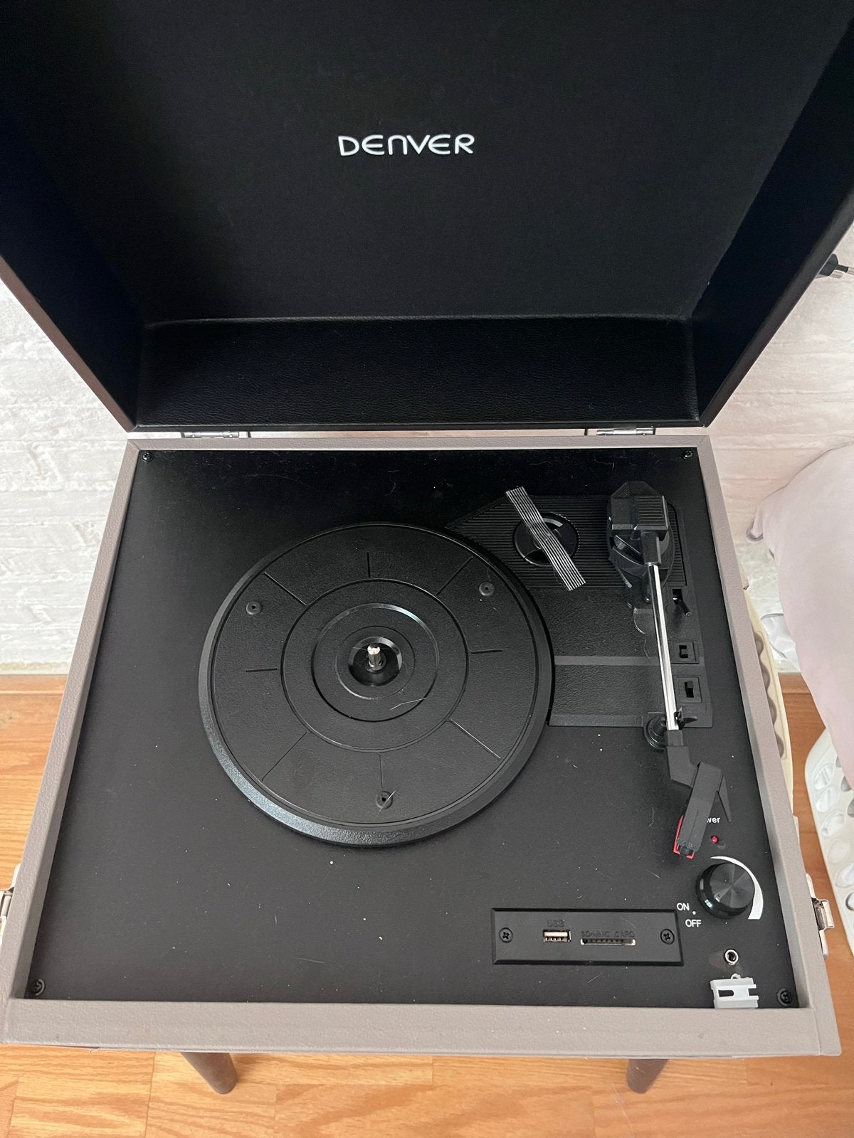 Denver platenspeler met ingebouwde speakers, Audio, Tv en Foto, Platenspelers, Zo goed als nieuw, USB-aansluiting, Platenspeler