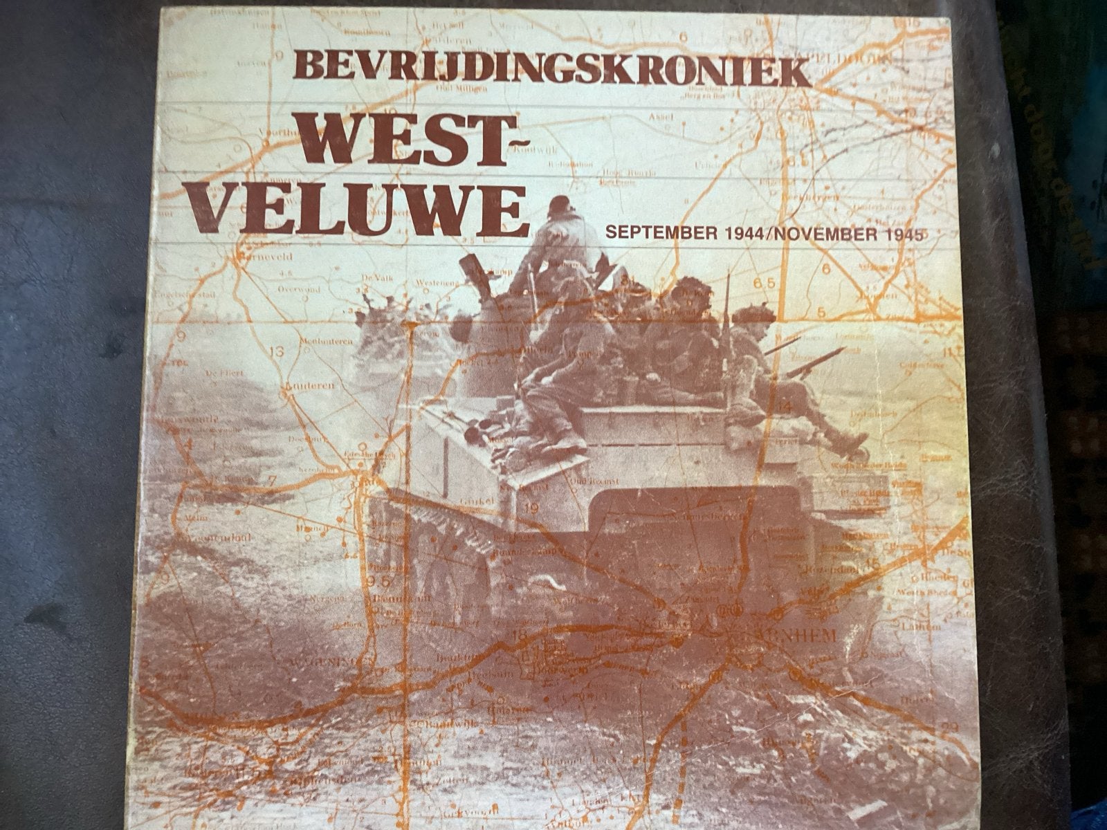 Bevrijdingskroniek West-Veluwe: September 1944/November 1945, Boeken, Ophalen of Verzenden, 20e eeuw of later, Gelezen