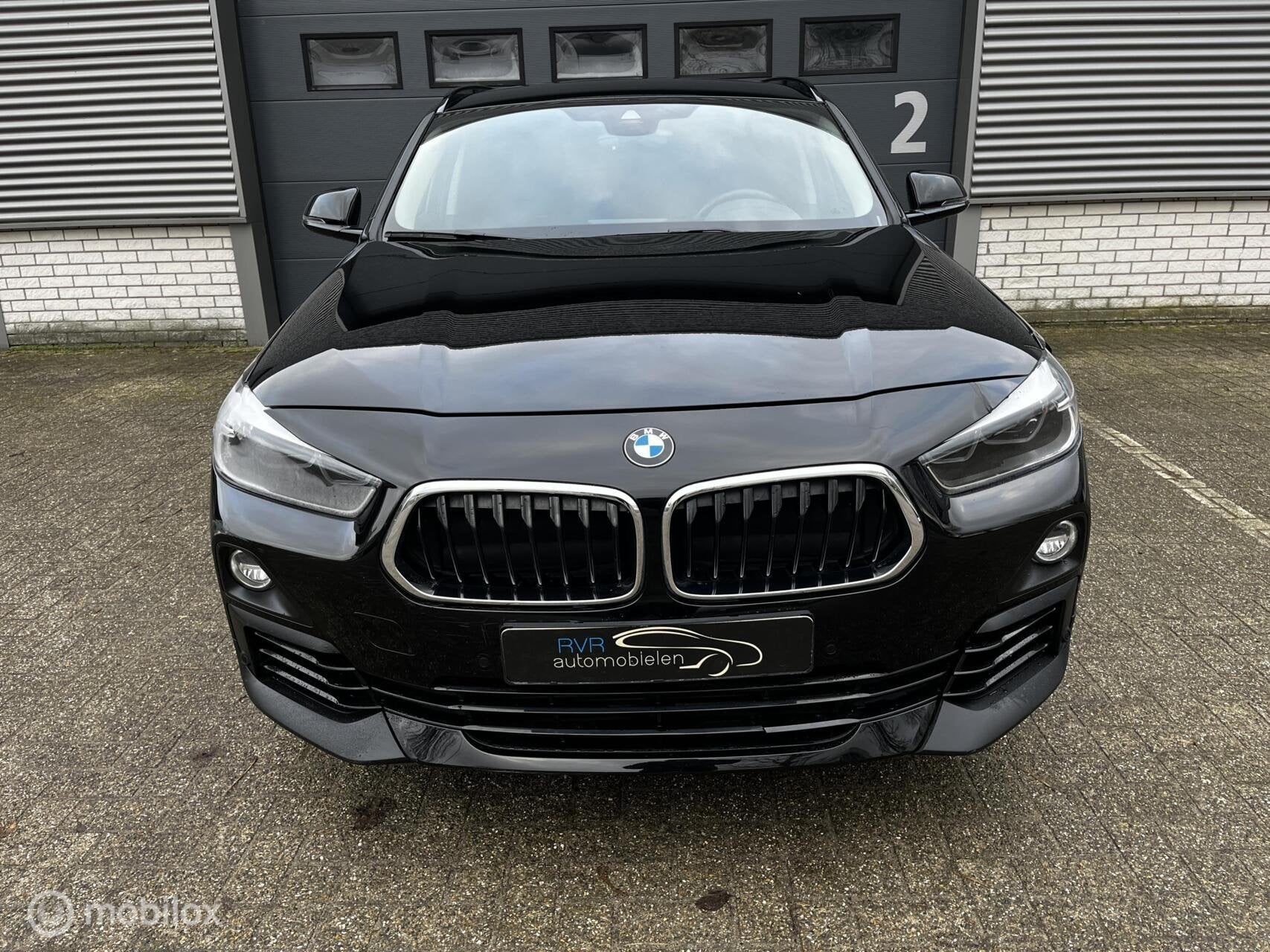 BMW X2 sDrive18i Executive, Auto's, Automatische klimaatregeling, Gebruikt, Zwart, Bedrijf