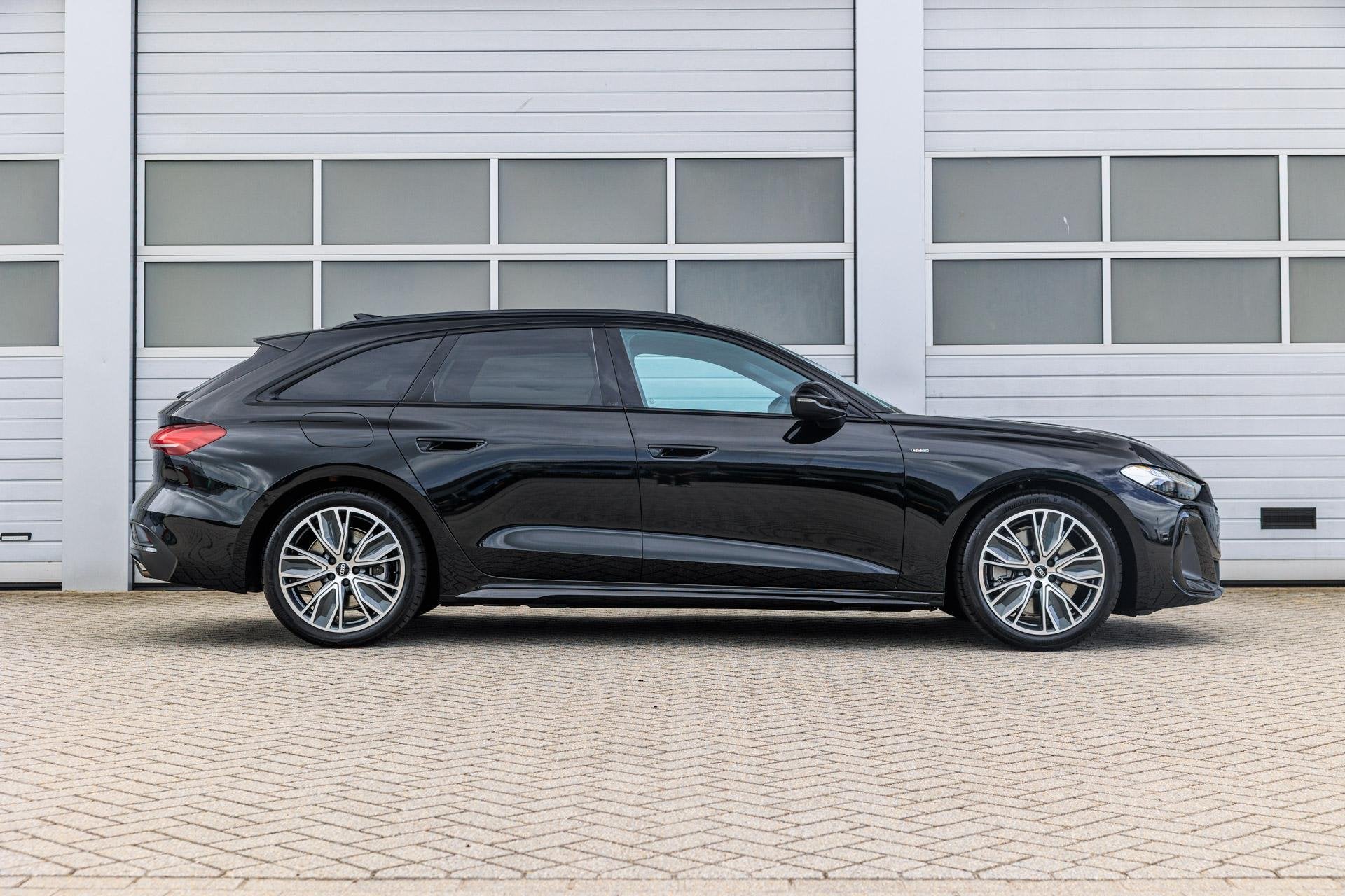 Audi A5 Avant 2.0 e-hybrid 299pk quattro S edition | Interie, Auto's, Automaat, 12 maanden, 4 cilinders, 150 min