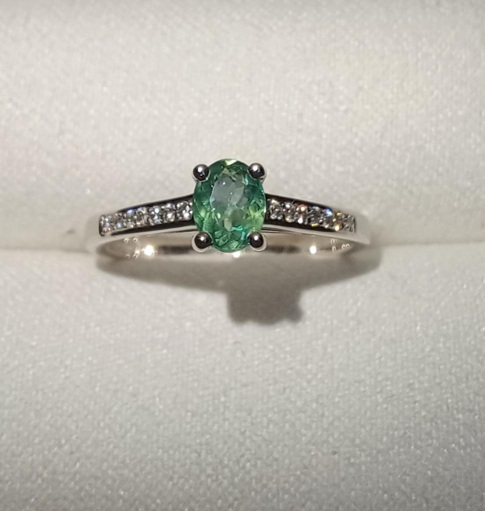 14k Witgouden Ring met Zeldzame Oeral-Alexandriet, Nieuw, Ophalen of Verzenden, Kleiner dan 17, Dame