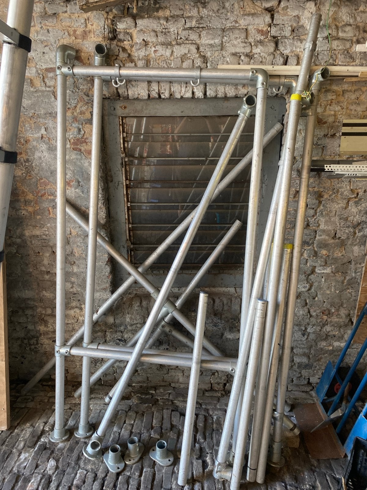 Aluminium buizen en koppelstukken voor drieluik/reclame, Ophalen, Gebruikt, Overige typen, 2 tot 5 meter