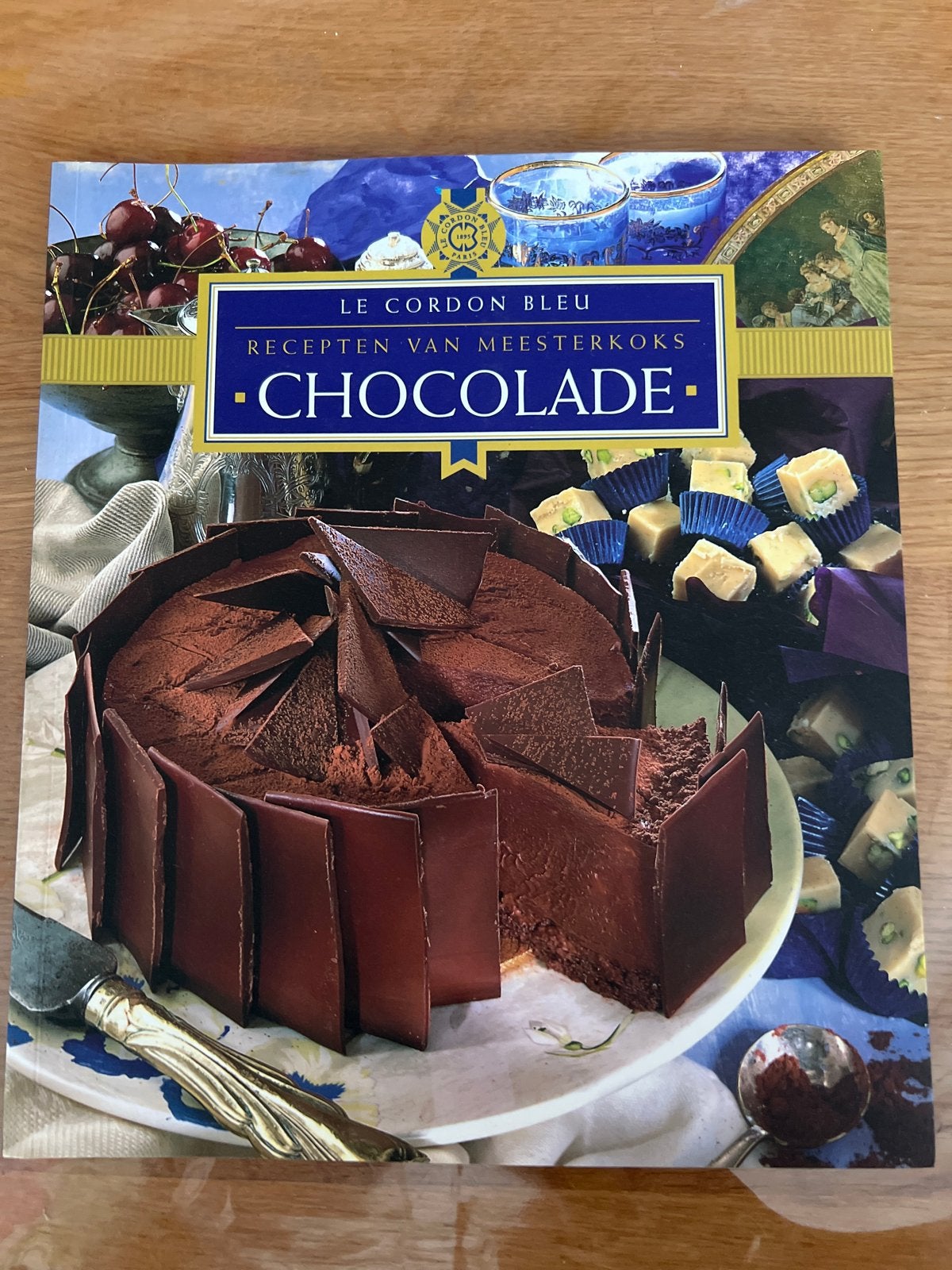 Le Cordon Bleu: Chocolade Recepten van Meesterkoks, Ophalen of Verzenden, Zo goed als nieuw, Europa, Taart, Gebak en Desserts