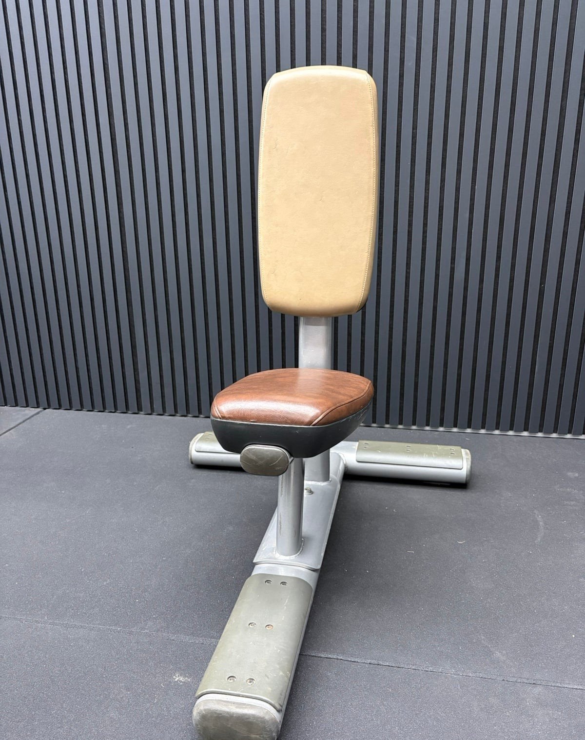 Life Fitness Utility Bench – Professionele Shoulder Press, Ophalen, Zo goed als nieuw, Fitnessbank