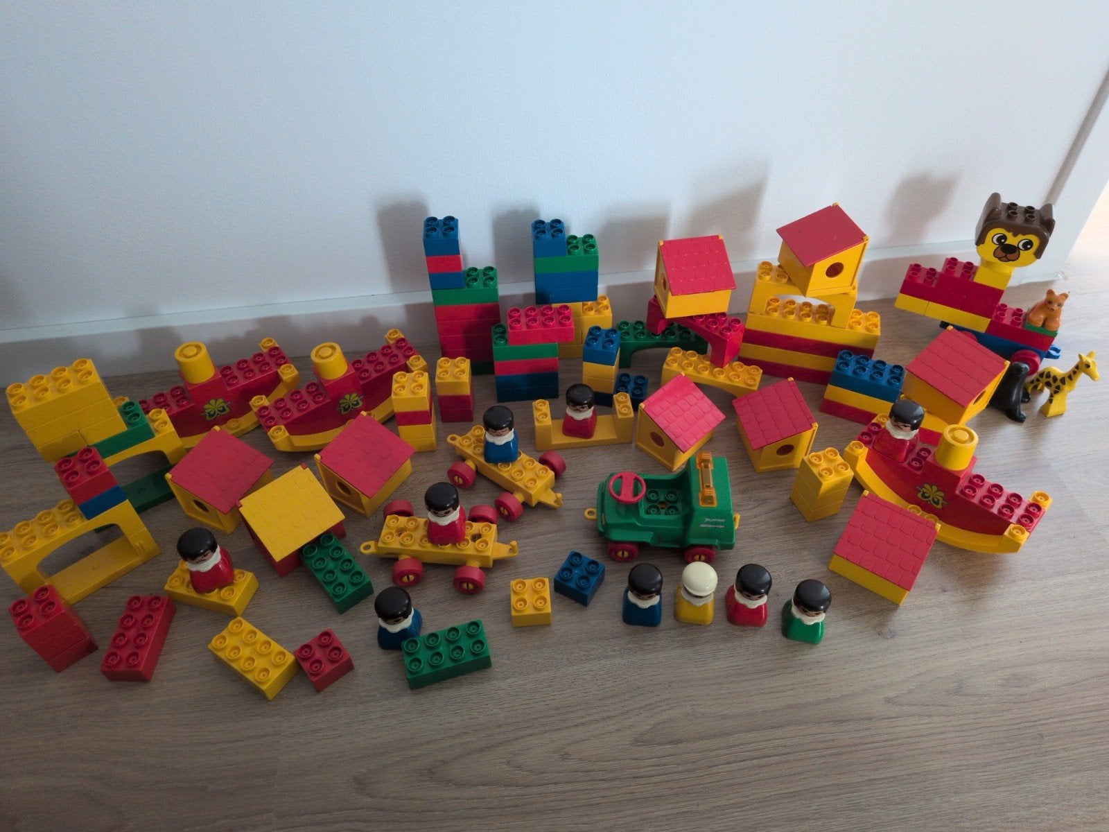 Grote set met poppetjes, voertuigen en blokken, Ophalen of Verzenden, Gebruikt, Overige merken