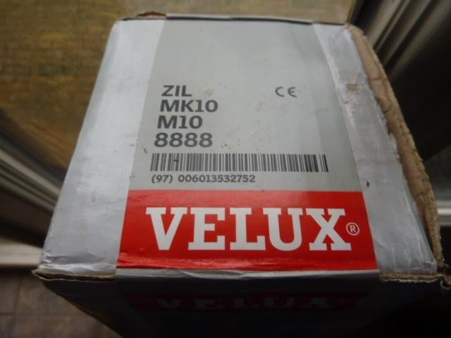 Nieuwe Velux hor voor gehele M(K)-serie, grijs omlijsting, 200 cm of meer, Nieuw, Grijs, 50 tot 100 cm