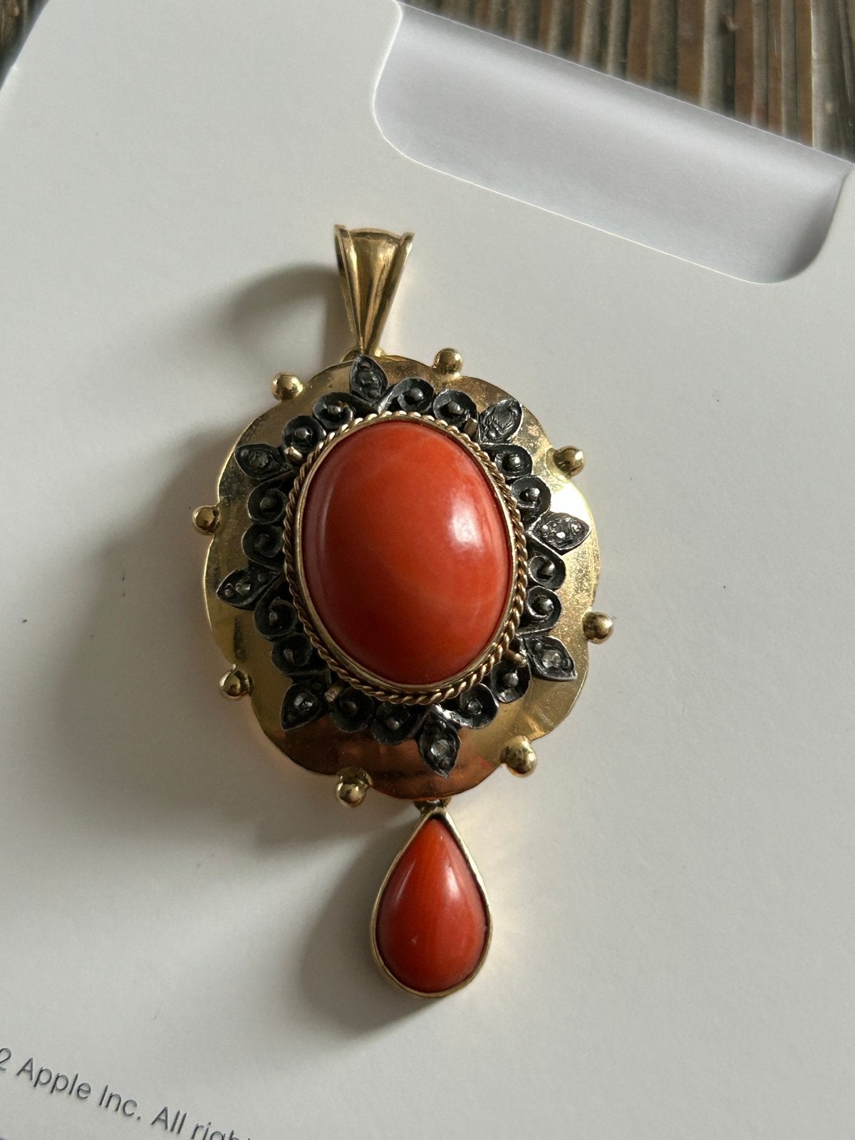 Antieke Gouden Hanger/Broche met bloedkoraal, Ophalen of Verzenden, Goud, Hanger, Met edelsteen