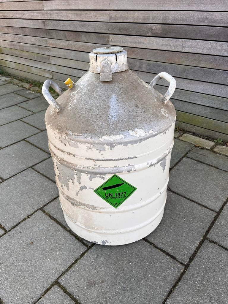 Kwalitatief goed 30 liter stikstof vulvat, Januari, Geslacht onbekend