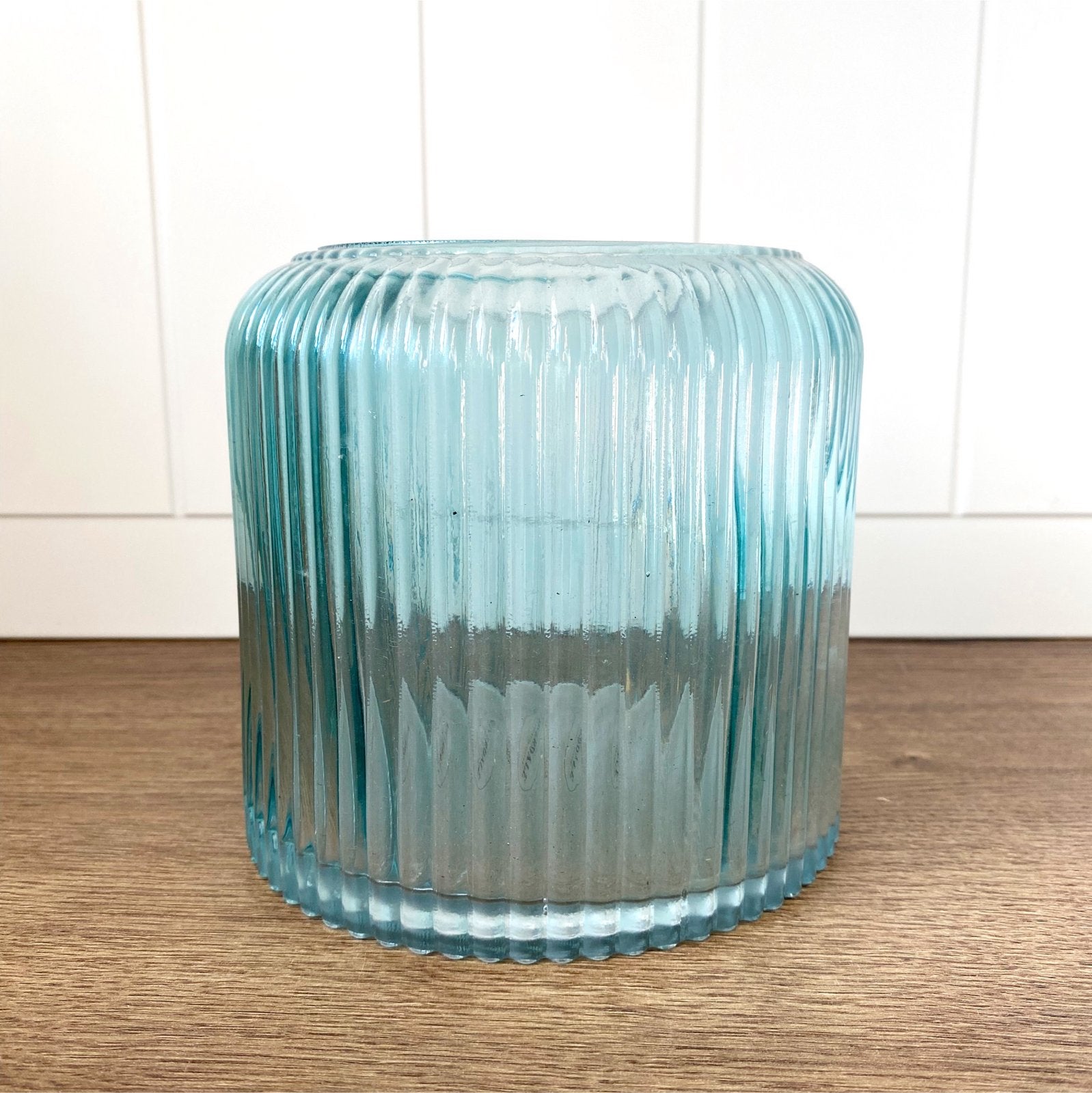 Riverdale glazen vaas/windlicht - Blauw/groen, Huis en Inrichting, Woonaccessoires | Vazen, Ophalen of Verzenden, Met patroon/structuur