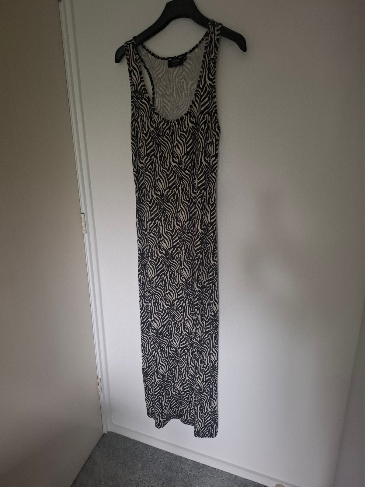 Mooie lange zomerjurk Elvira, maat M, met mooie print, Maat 38/40 (M), Meerkleurig, Ophalen of Verzenden, Gedragen