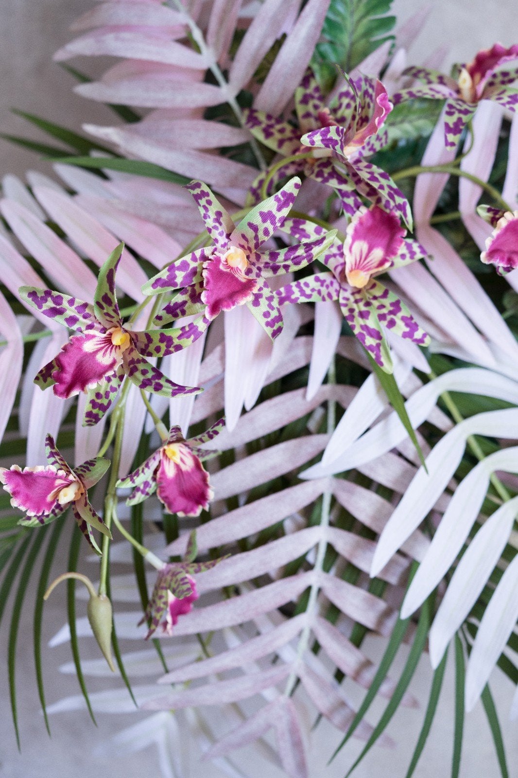 Botanisch zijden bloemstuk met orchideeën en palmbladeren, Ophalen of Verzenden, Nieuw