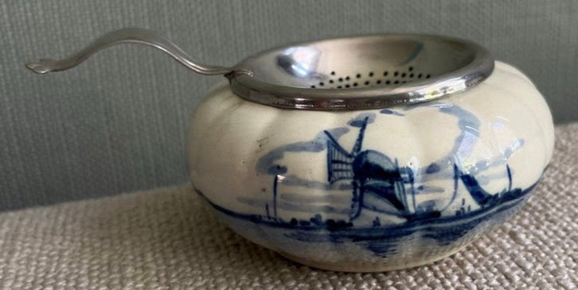 Vintage Delfts Blauw Theezeefje met Aardewerken Schaaltje Ja, Ophalen of Verzenden