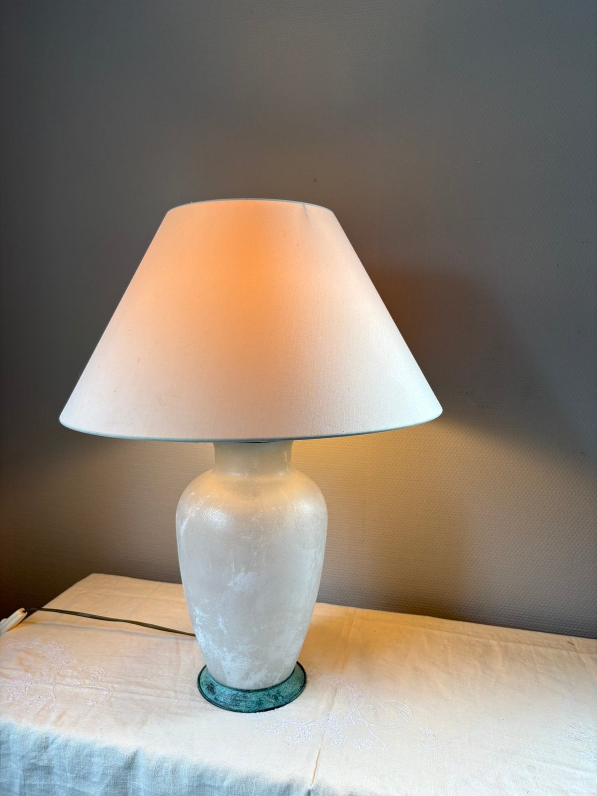 Vintage mat wit glazen tafellamp | bronzen armatuur, Vintage, 60 cm, Met schakelaar, Glas