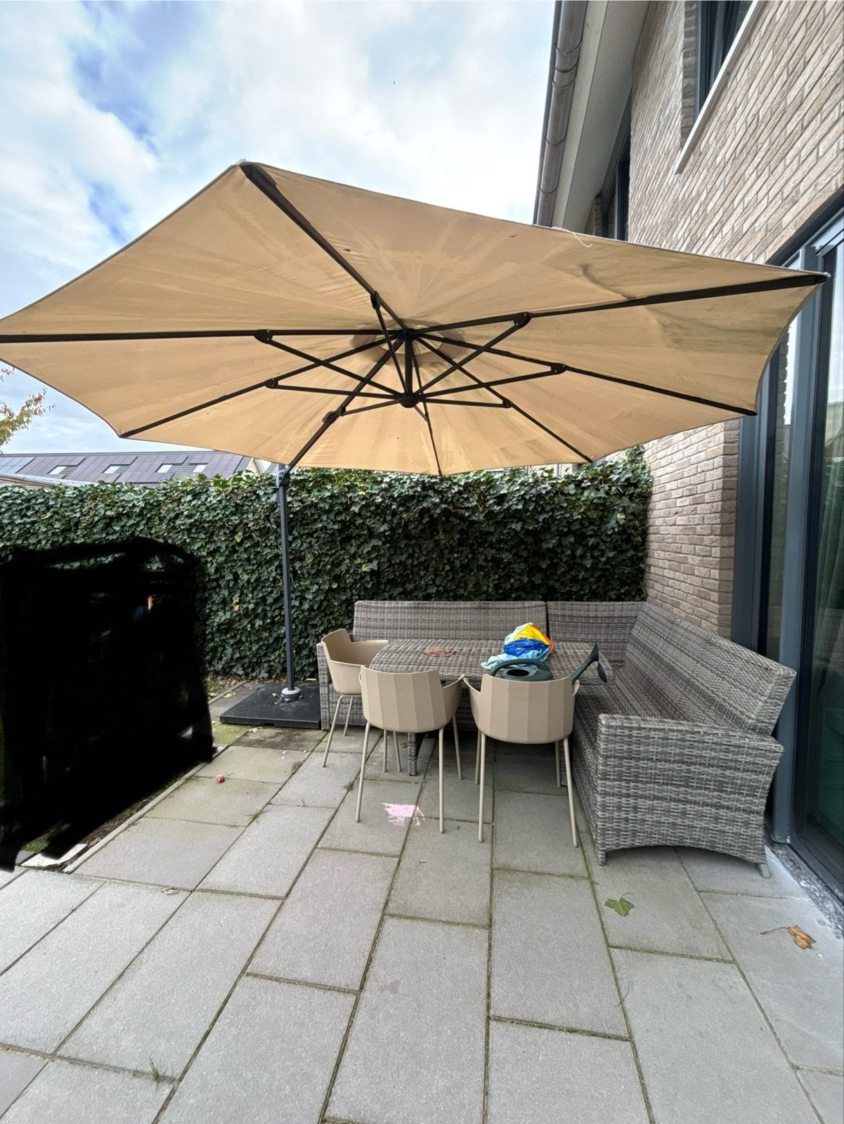 Grote beige zweefparasol met zware verrijdbare voet (340 cm), Tuin en Terras, Ophalen, Gebruikt, Zweefparasol, Verstelbaar