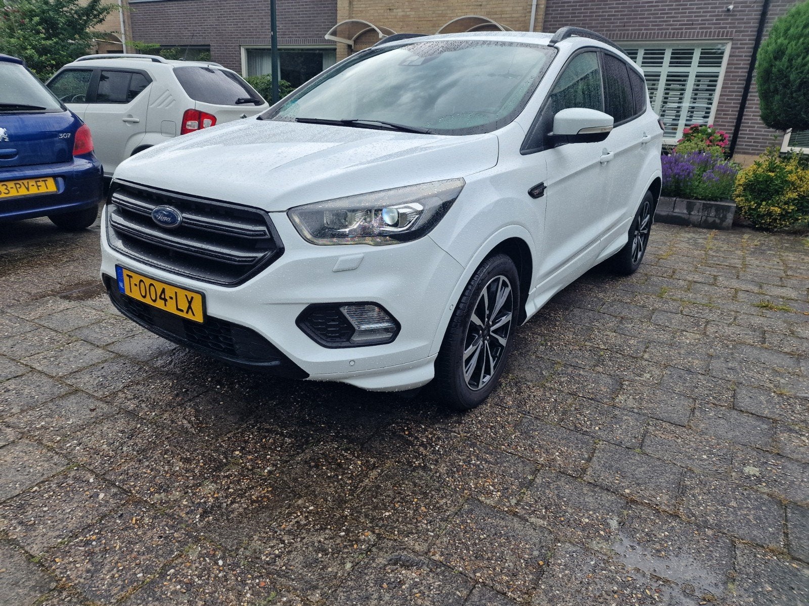 Ford Kuga 1.5 Ecob. St-line nieuwe distribut, Auto's, Ford, 1498 cc, Zwart, 2000 kg, Leder en Stof