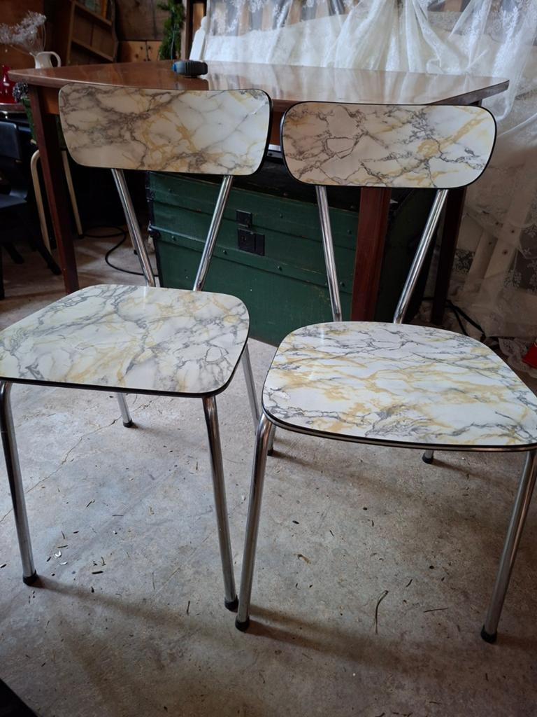 2 verschillende vintage  Formica keukenstoelen, Ophalen