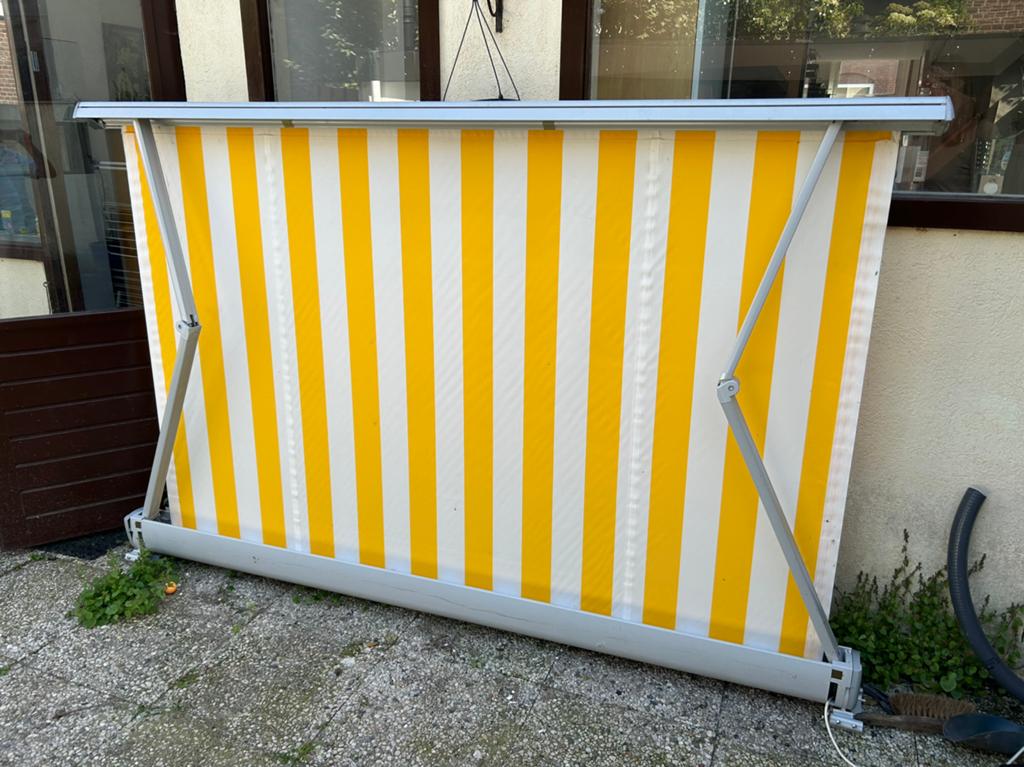 Mooi kwaliteits knikarm zonnescherm 250x150, Tuin en Terras, Zonneschermen, Ophalen, Elektrisch, Zo goed als nieuw, 150 tot 300 cm