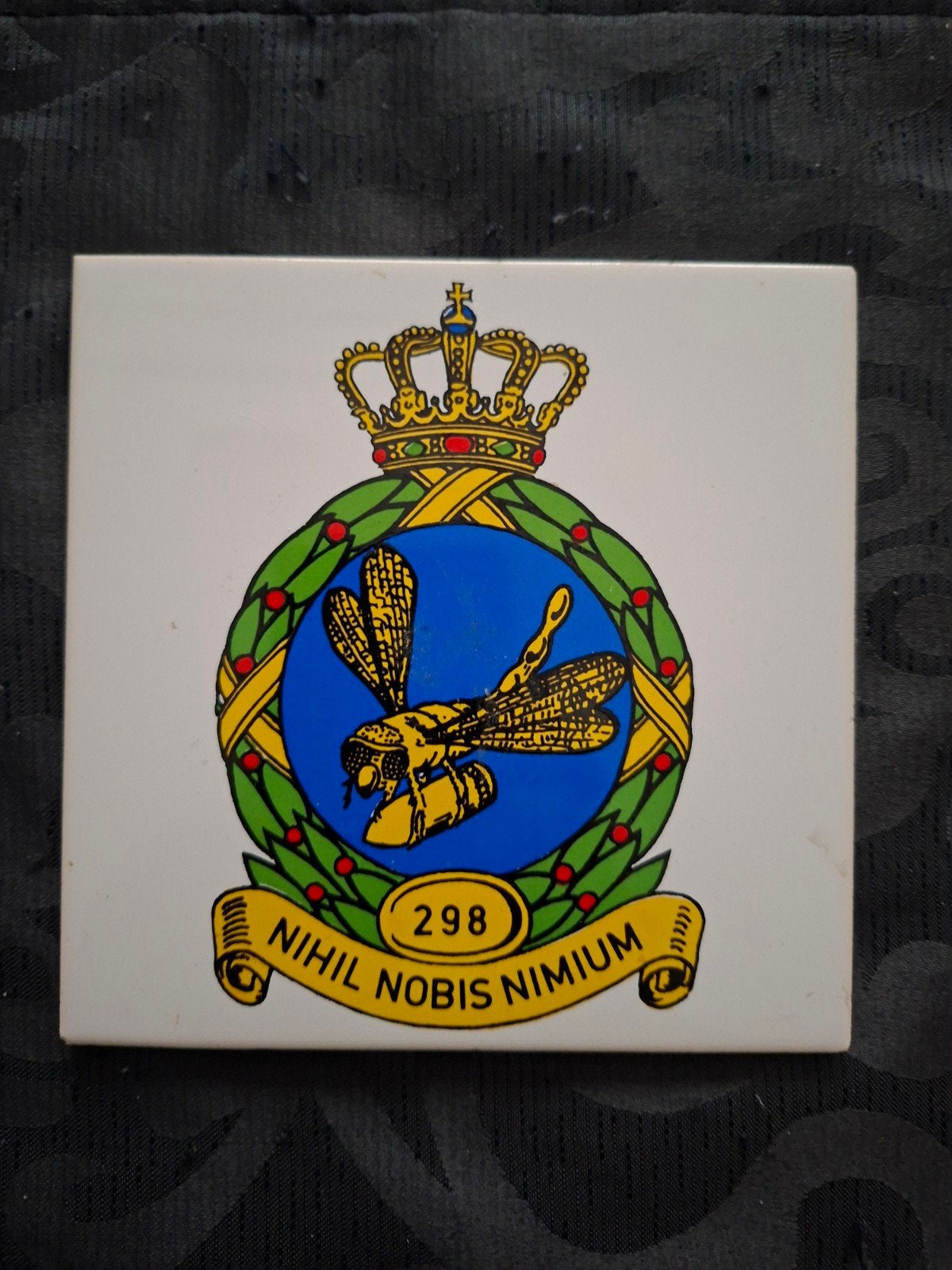 KLU wandtefel 298e squadron, Verzamelen, Militaria | Algemeen, Verzenden, Luchtmacht, Nederland, Embleem of Badge