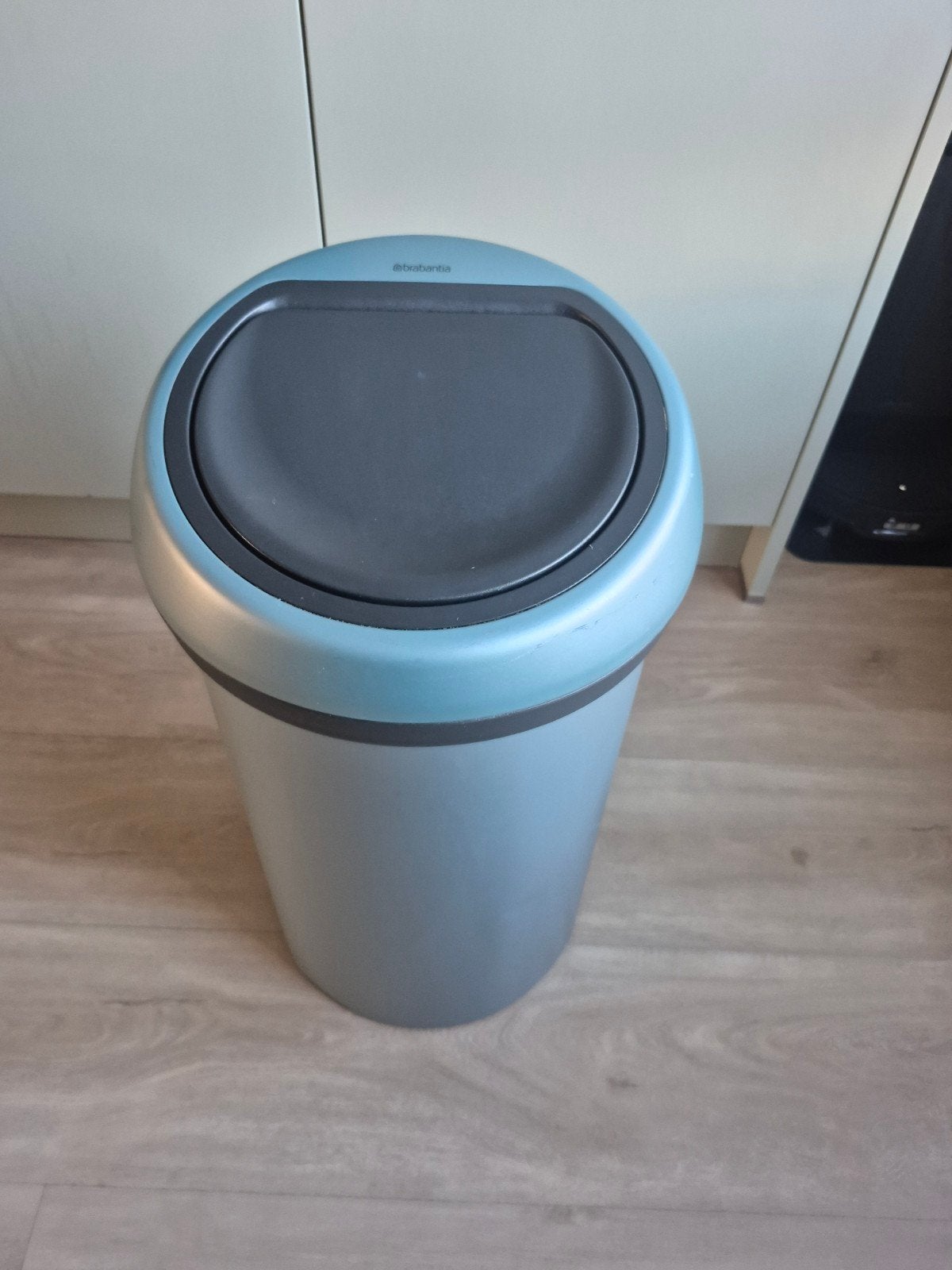 Brabantia Touch Bin Prullenbak - 60 liter metallic green, Huis en Inrichting, 40 liter of meer, Ophalen, Rvs