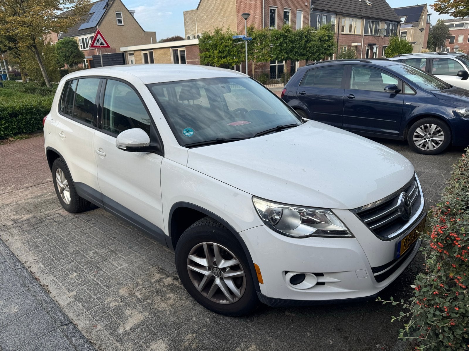Volkswagen Tiguan 2011 DSG Wit 97000km eerste eigenaar., Auto's, Stof, Zwart, 4 cilinders, 1984 cc