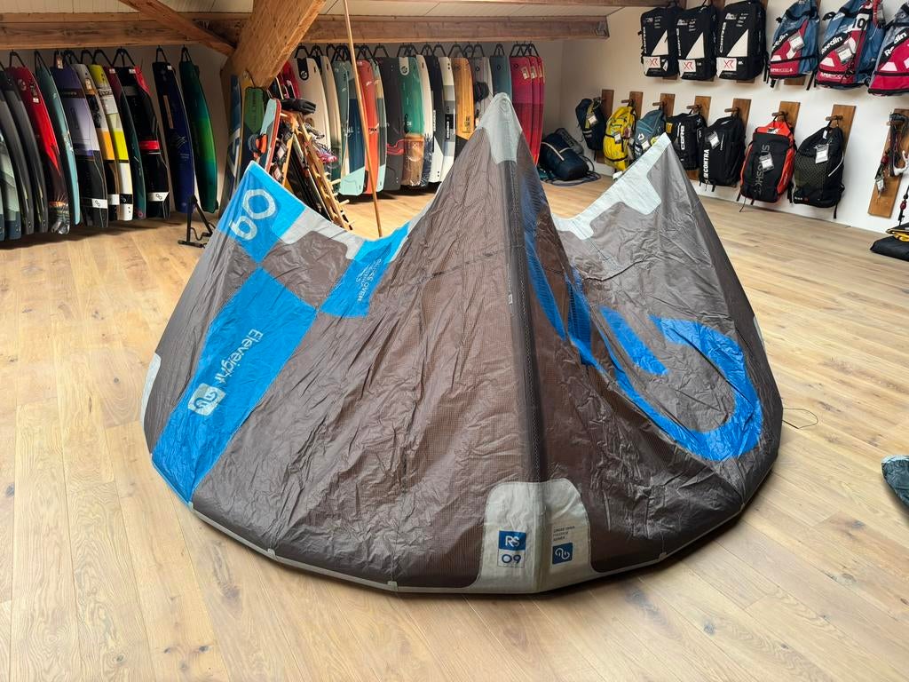 Eleveight 9m kite met bar en board de perfecte beginners set, Watersport en Boten, Kitesurfen, Ophalen, Gebruikt, Kitesurf-set