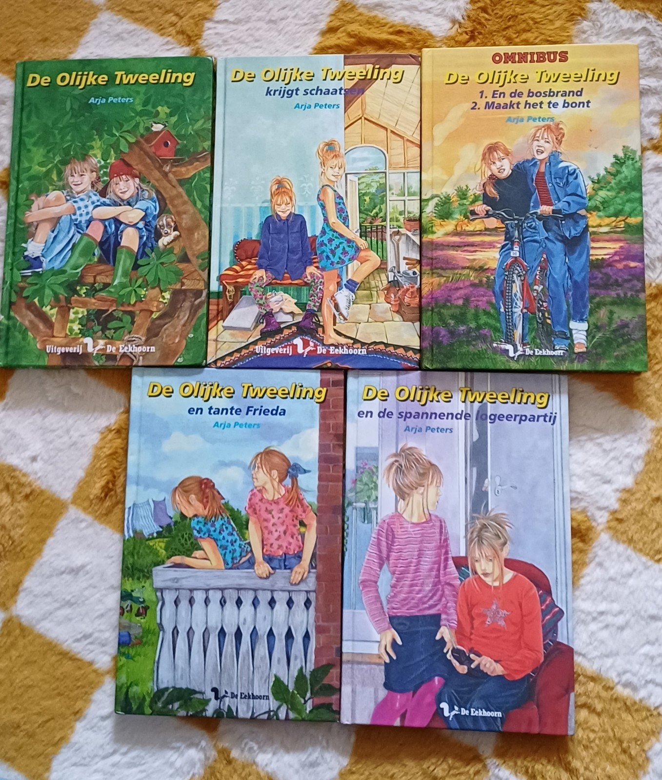 De Olijke Tweeling - Set van 5 hardcover boeken, Ophalen of Verzenden, Gelezen, Arja Peters, Fictie