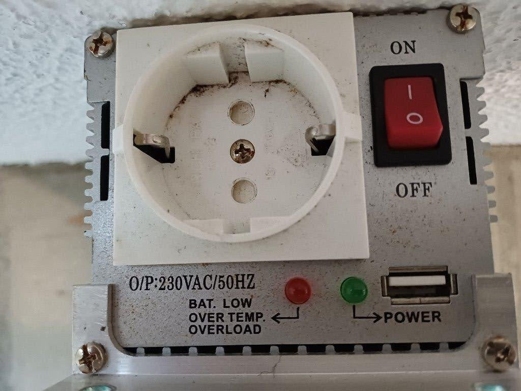 omvormer 12 volt DC naar 220 volt AC, Ophalen of Verzenden, Gebruikt