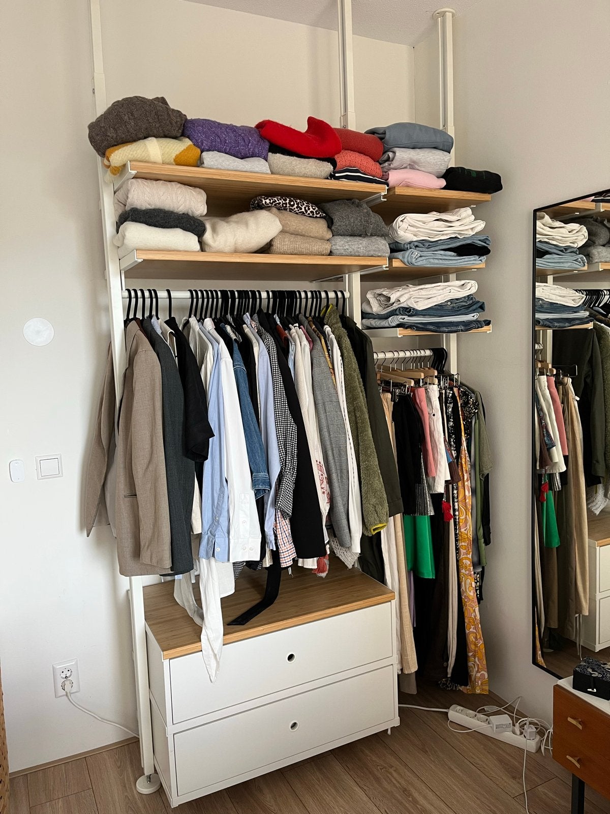 IKEA ELVARLI kledingkast wit/bamboe (135x51x222-350cm), Ophalen, 100 tot 150 cm, 200 cm of meer, Zo goed als nieuw