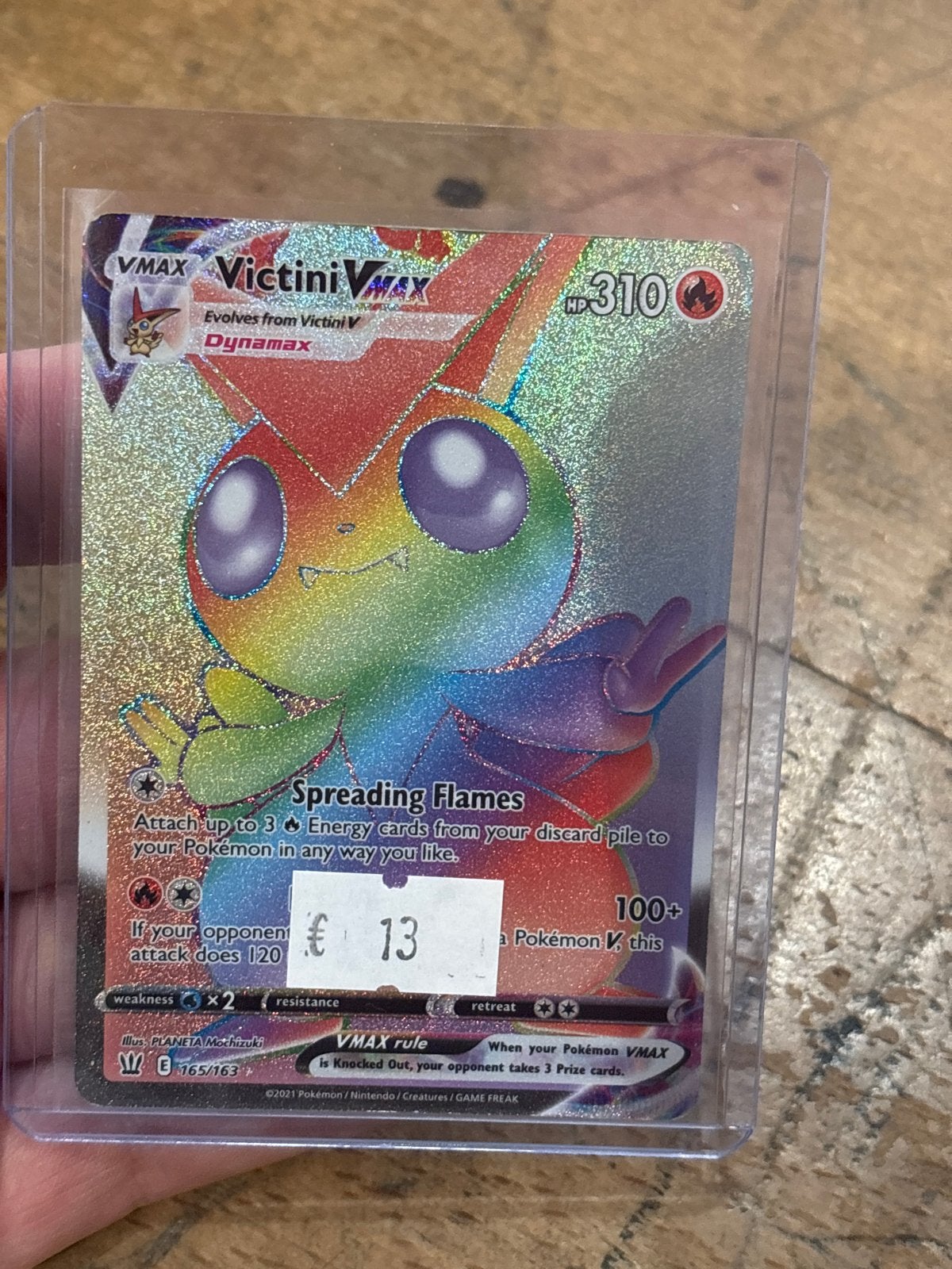 Victini VMAX Rainbow Rare Pokémon Kaart (165/163), Ophalen of Verzenden, Zo goed als nieuw, Losse kaart, Foil