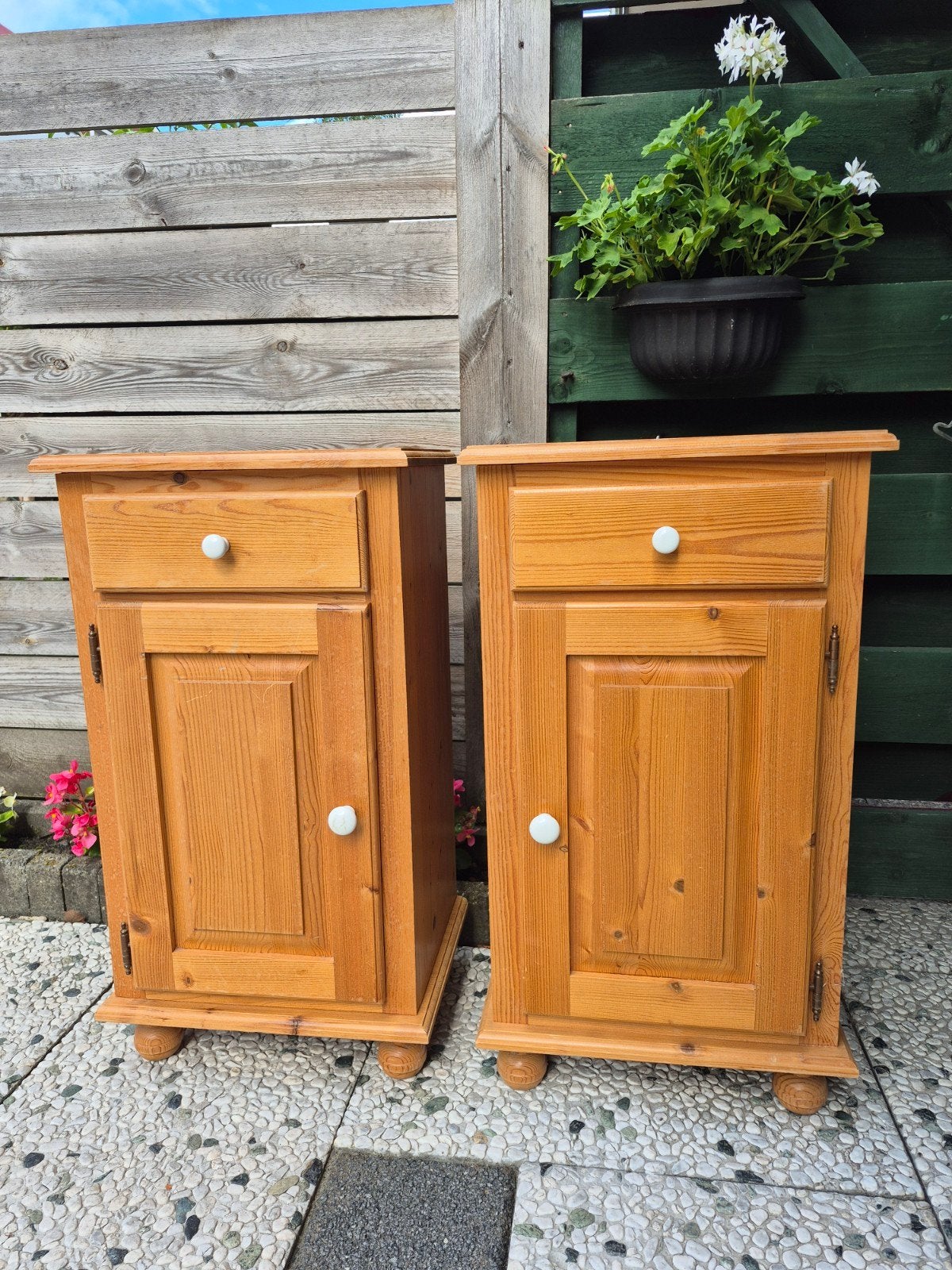 2 grenenhouten nachtkastjes, Ophalen, Gebruikt, Minder dan 45 cm, 55 tot 70 cm