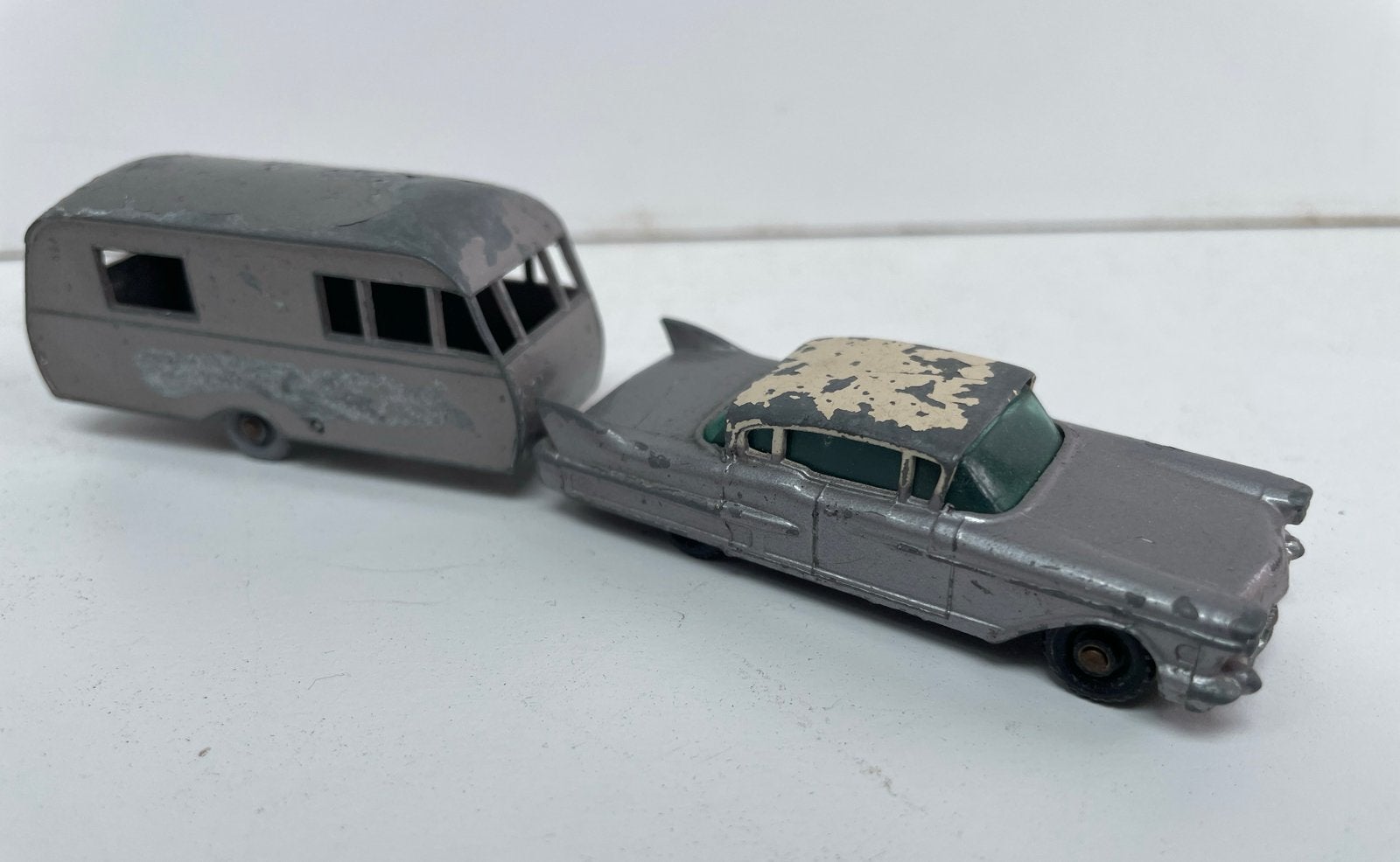 Vintage Matchbox Cadillac Sixty Special met caravan, Antiek en Kunst, Antiek | Speelgoed, Verzenden