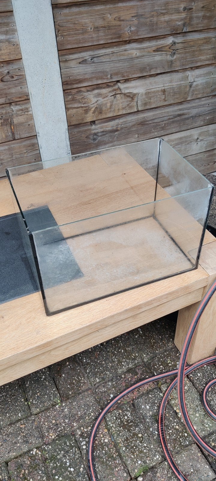 Klein kweek bakje, Ophalen, Leeg aquarium