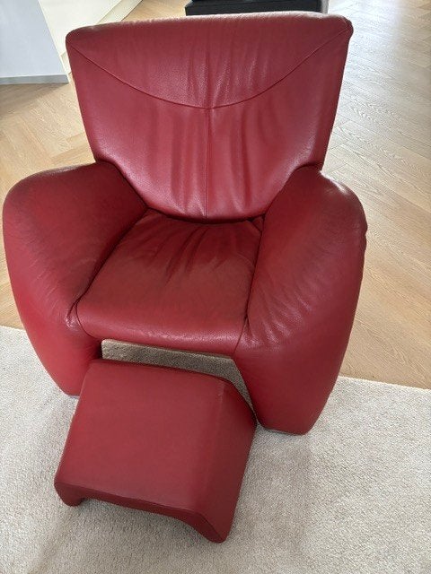 Lederen fauteuil met voetenbank Leolux Echnaton - Rood, Ophalen, Design, Zo goed als nieuw, 75 tot 100 cm
