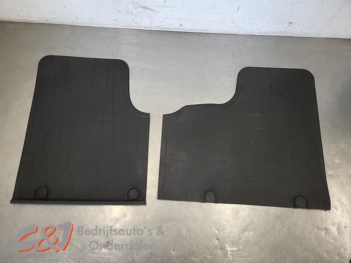 Matten Set van een Opel Vivaro, Auto-onderdelen, Gebruikt, -, -, Opel
