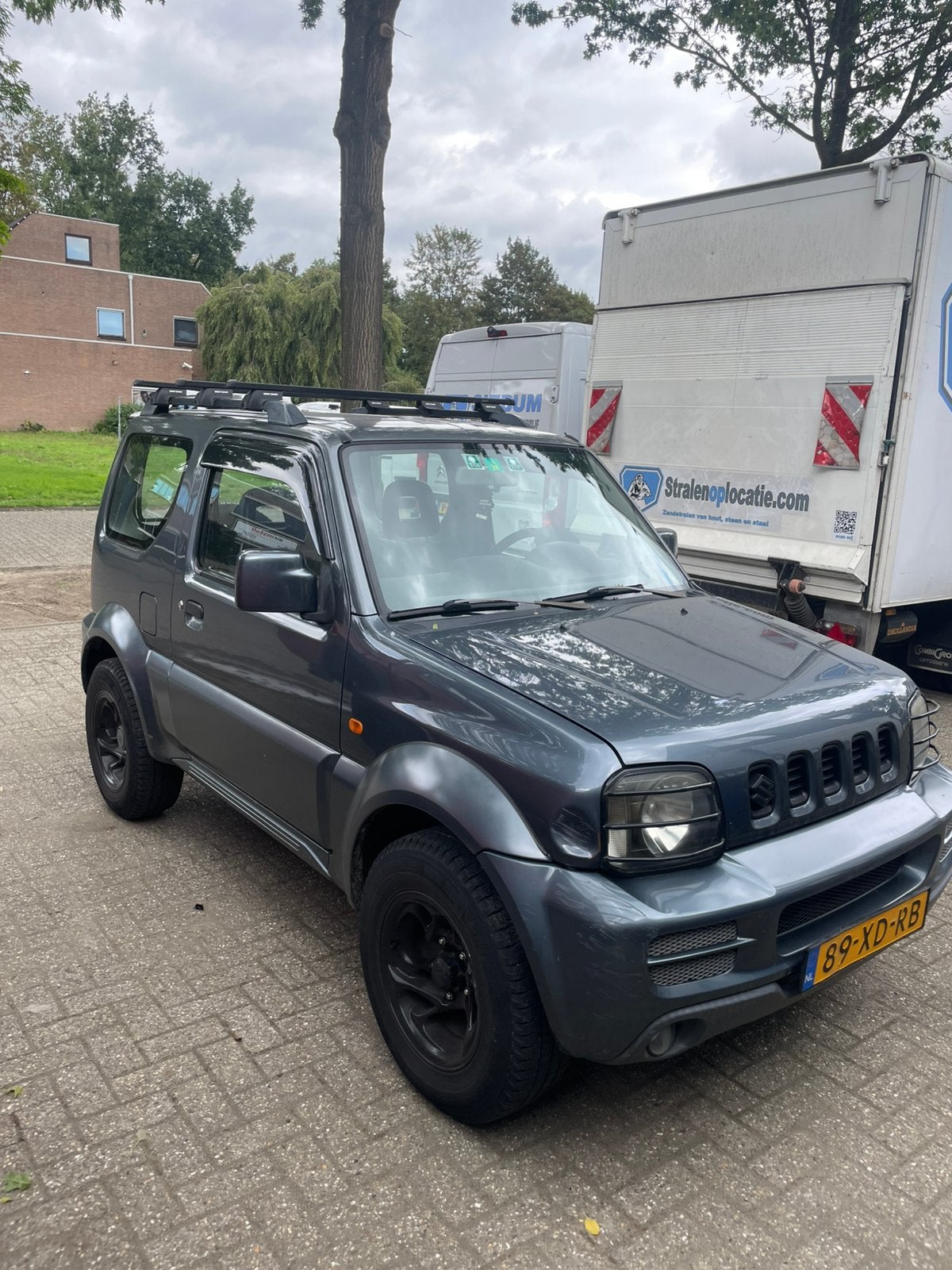 Goed onderhouden Suzuki Jimny 1.3 exclusive 4WD 2007 Grijs, Auto's, Stof, 40 €/maand, 4 stoelen, Particulier