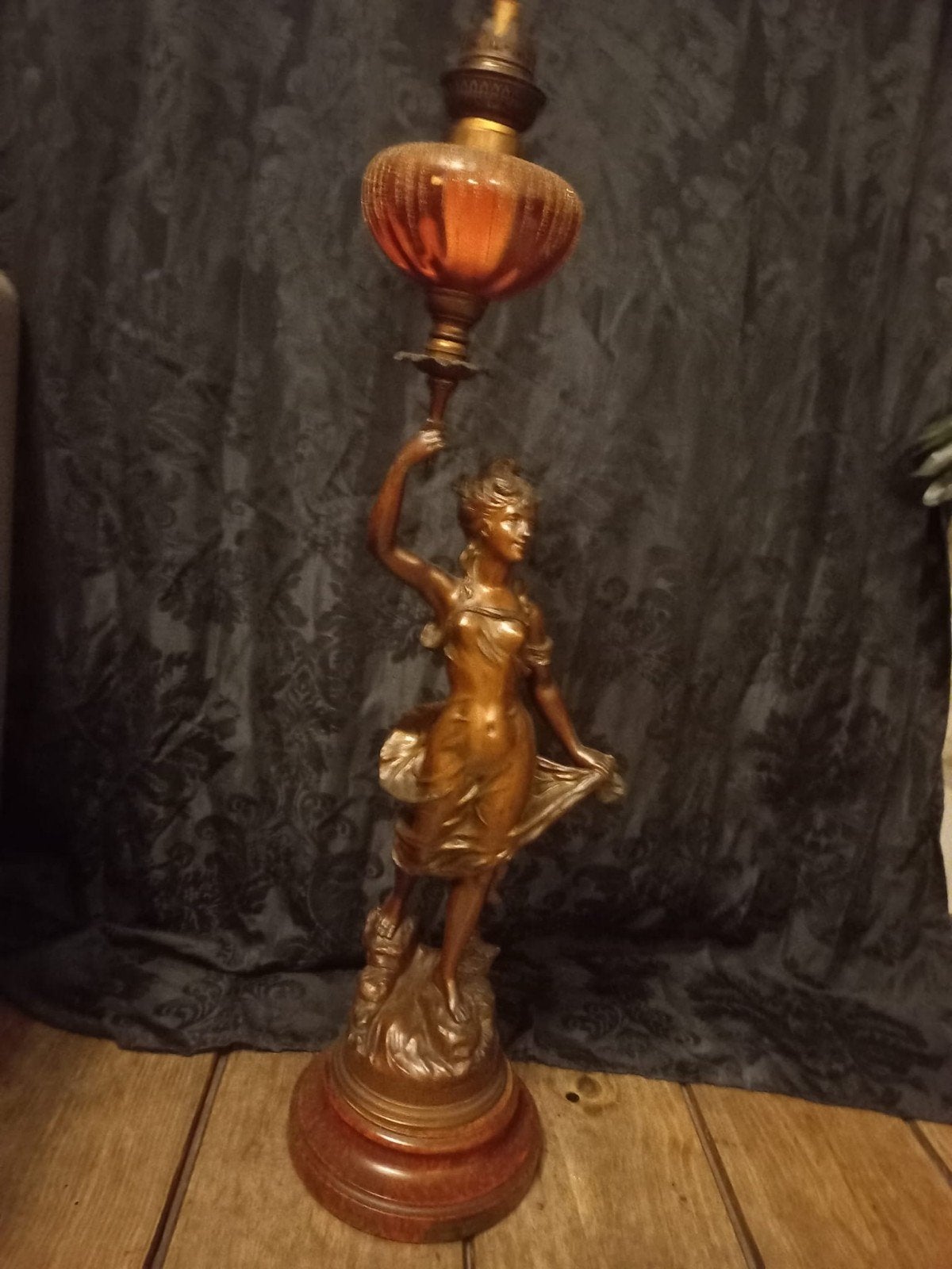 Antieke olielamp met bronzen beeld van vrouw, Antiek en Kunst, Ophalen