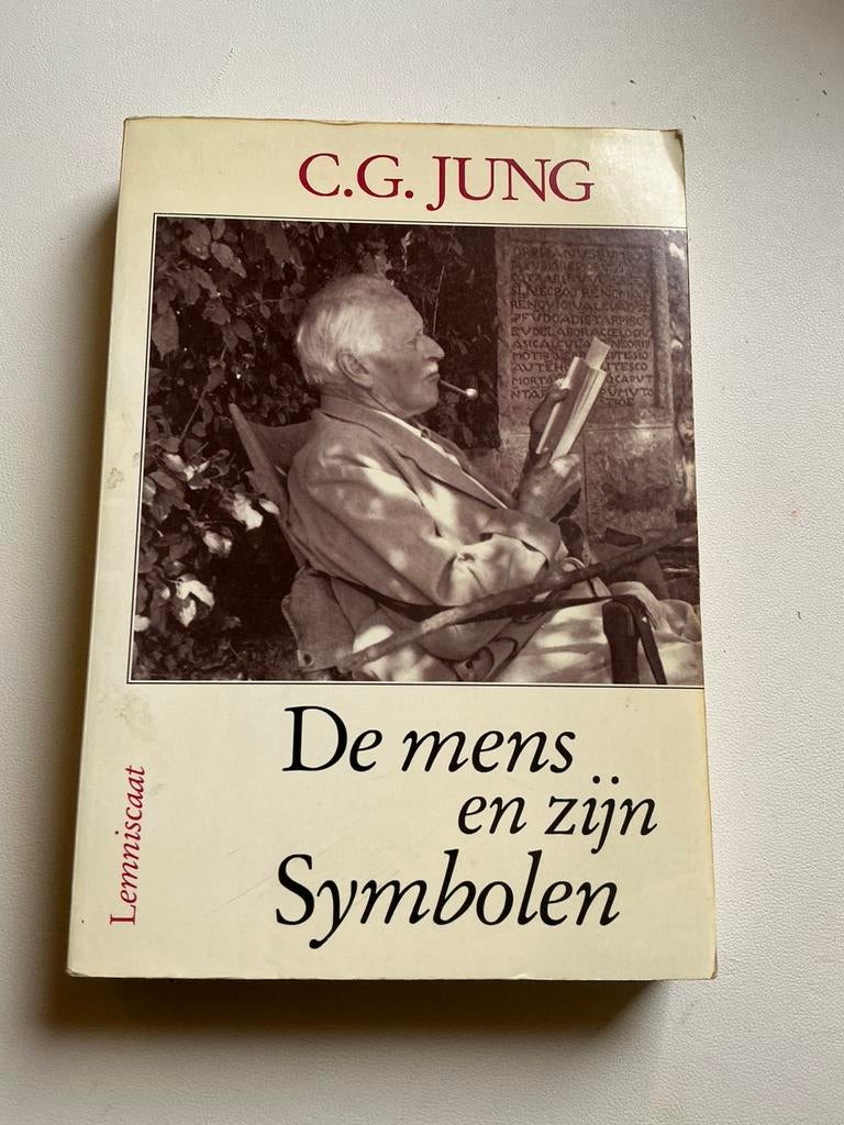 C.G. JUNG. DE MENS EN ZIJN SYMBOLEN, Boeken, Ophalen of Verzenden, Gelezen