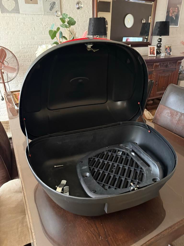 Topkoffer Kymco scooter/brommer met bevestigingsmateriaal, Ophalen, Gebruikt, Overige typen, Kymco