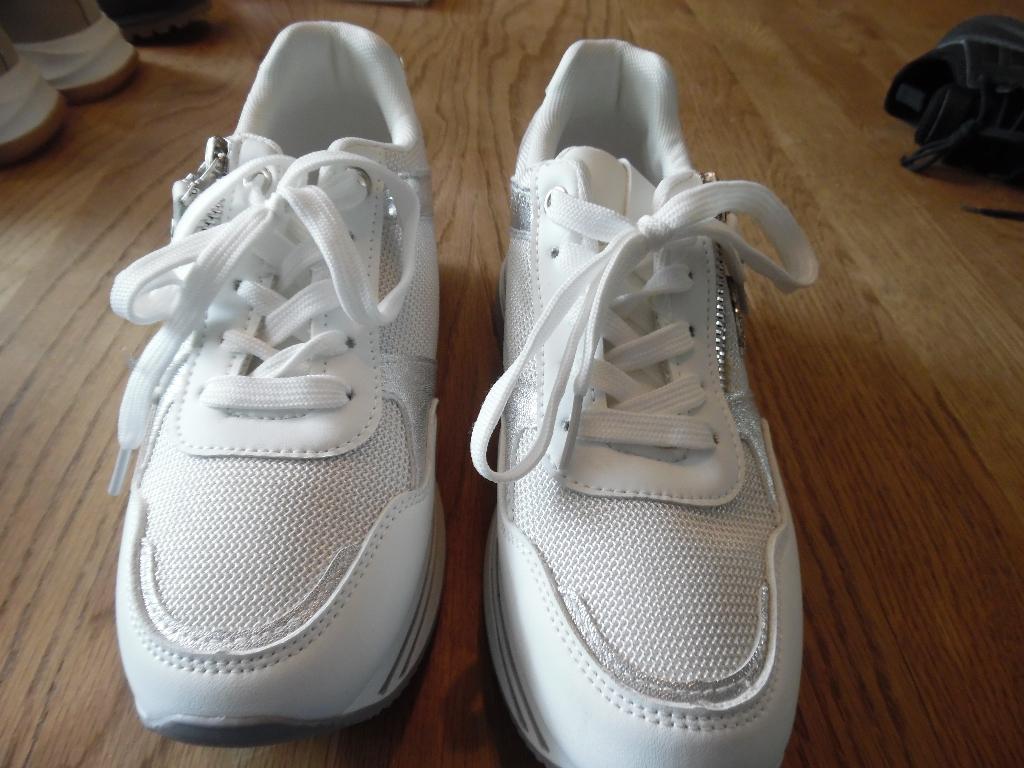 dames meisjes  sneakers maat 38 veter en een hoge zool, Wit, Nieuw, Ophalen of Verzenden, Sneakers of Gympen