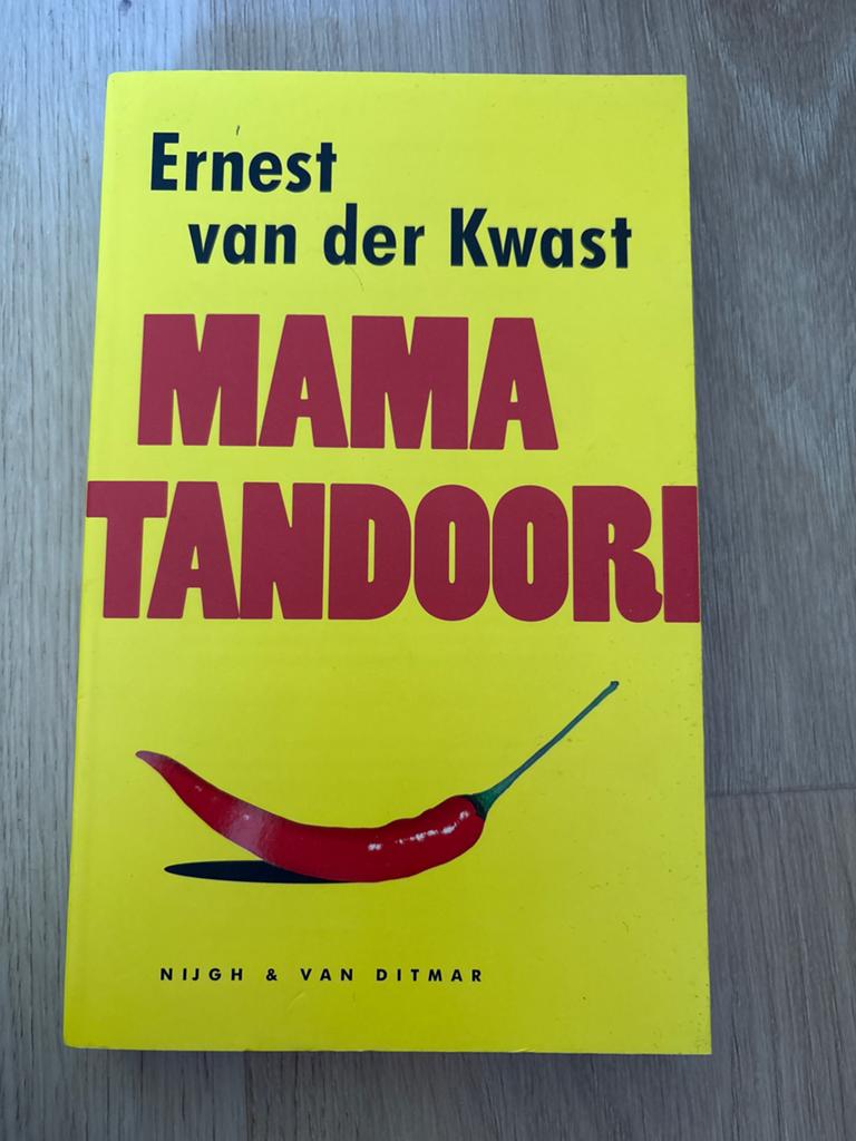 Mama Tandoori - Ernest van der Kwast (Boek), Boeken, Ophalen of Verzenden, Zo goed als nieuw