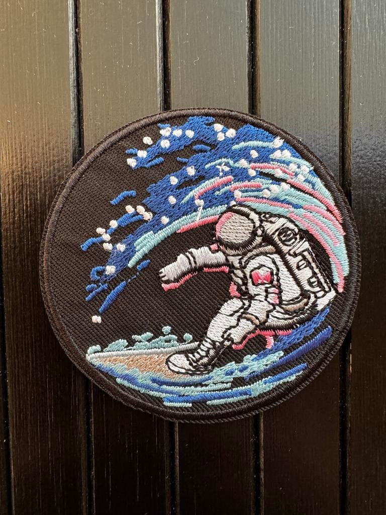 Astronaut Surfing Patch - Unieke Geborduurde Badge, Ophalen of Verzenden