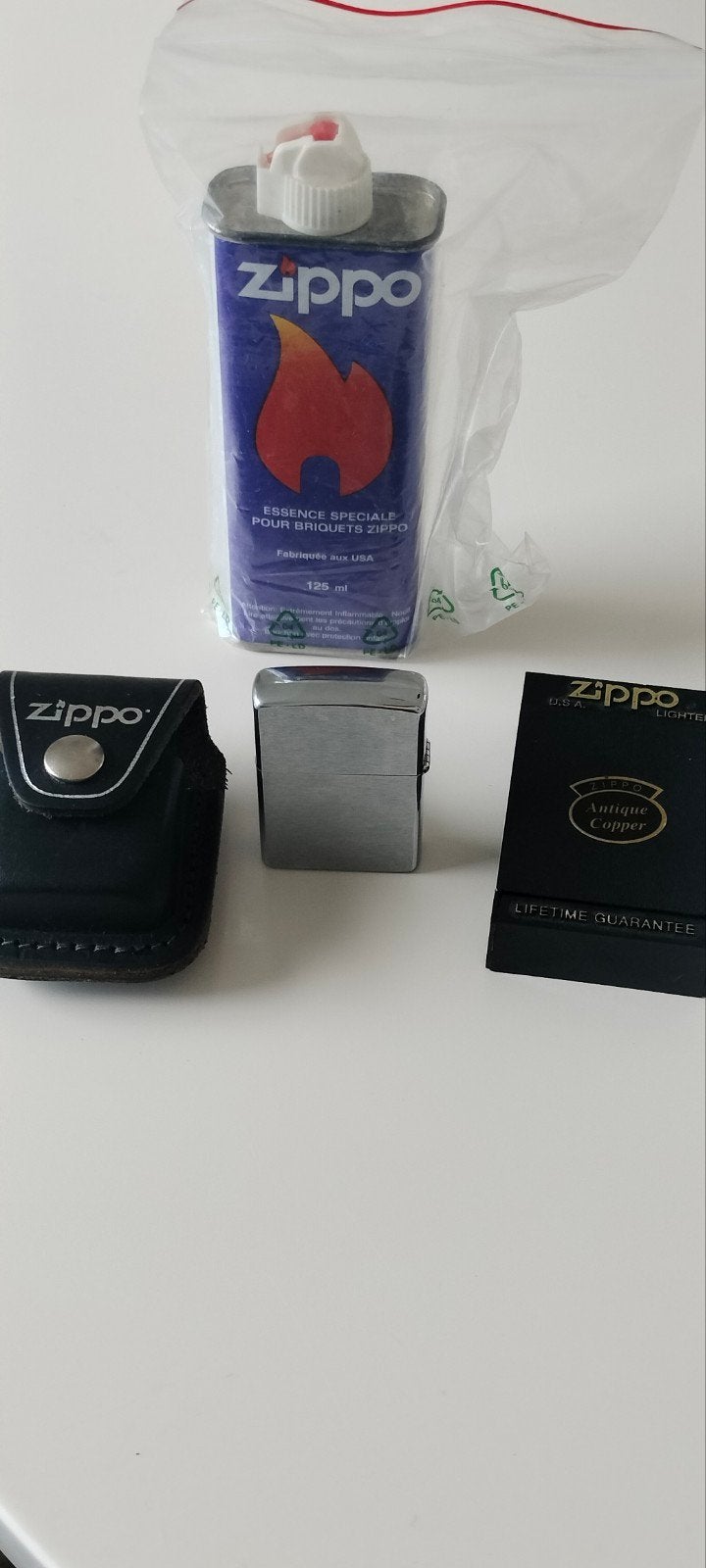 Zippo met lederen opbergtas met riemklip, Ophalen of Verzenden, Zo goed als nieuw, Aansteker