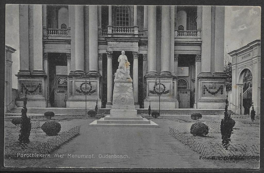 235 Oudenbosch, Parochiekerk met Monument, Verzamelen, Ansichtkaarten | Nederland, Ophalen of Verzenden, Voor 1920, Gelopen, Noord-Brabant