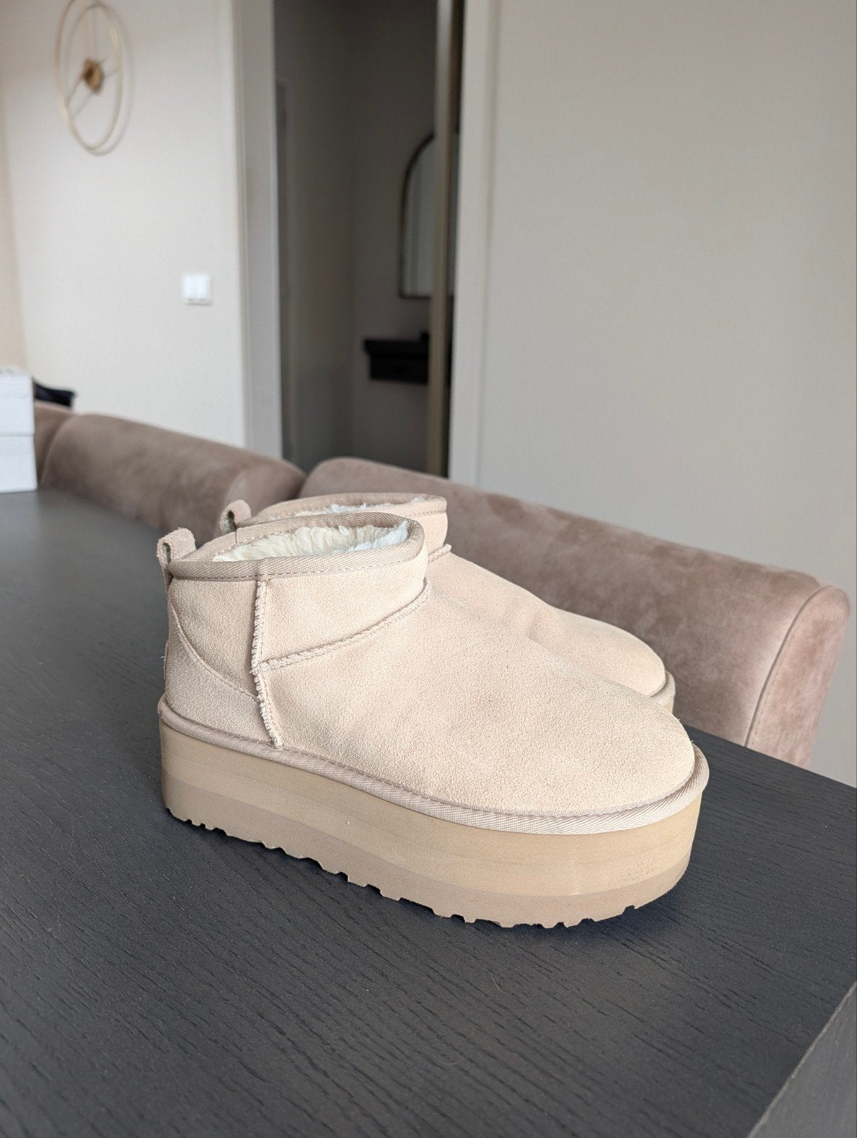 Uggs beige maat 38 - Zo goed als nieuw, Kleding | Dames, Beige, Lage of Enkellaarzen, Ophalen of Verzenden, Zo goed als nieuw