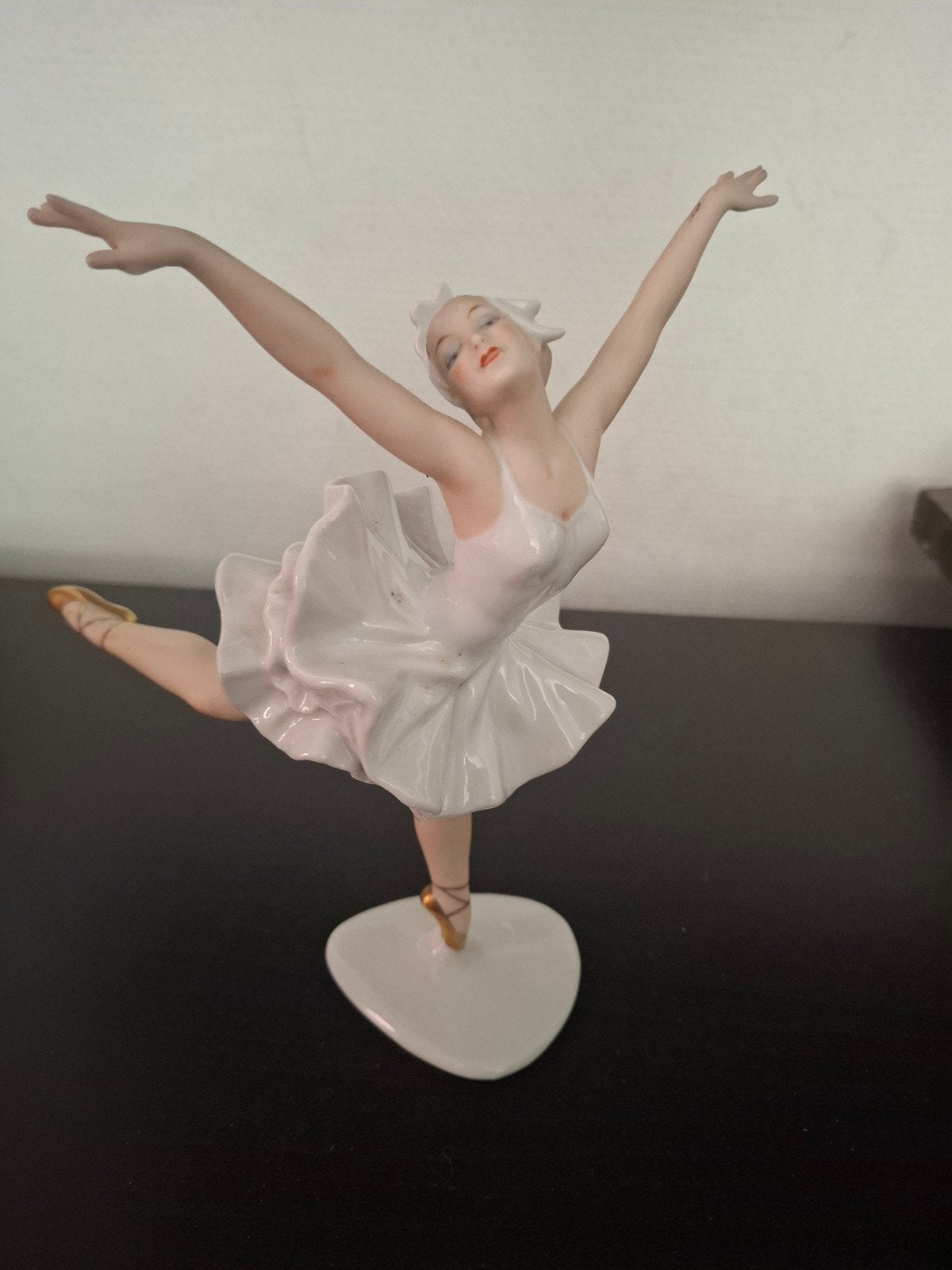 Porseleinen Ballerina Beeldje -Wallendorf Elegant Danseresje, Ophalen of Verzenden, Zo goed als nieuw, Mens