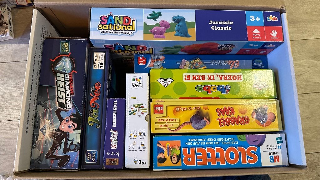 Grote doos vol gezelschapsspellen en meer, Vijf spelers of meer, Ophalen of Verzenden, Zo goed als nieuw, Diverse uitgevers